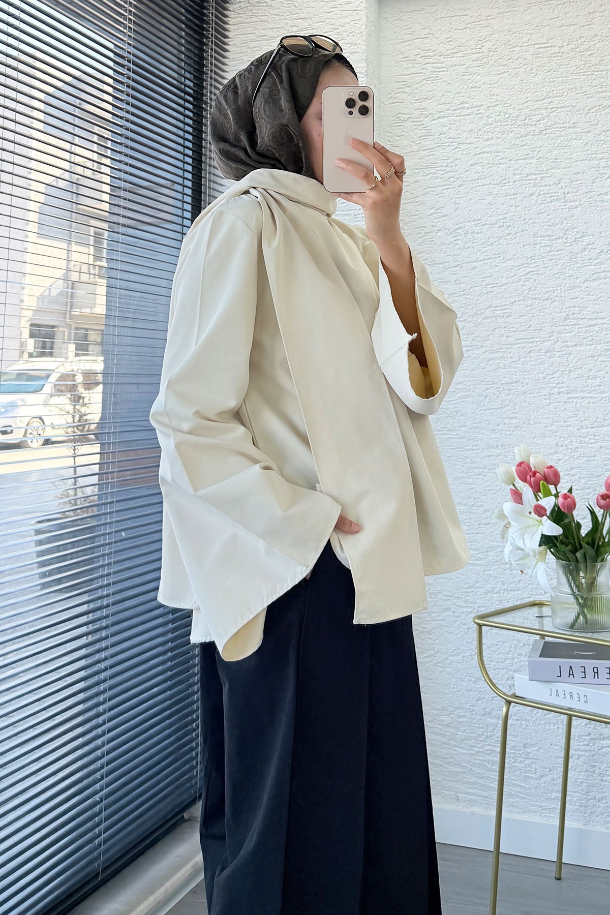 Premium Omuzdan Fermuarlı Fular Detaylı Gabardin Bluz - Ekru
