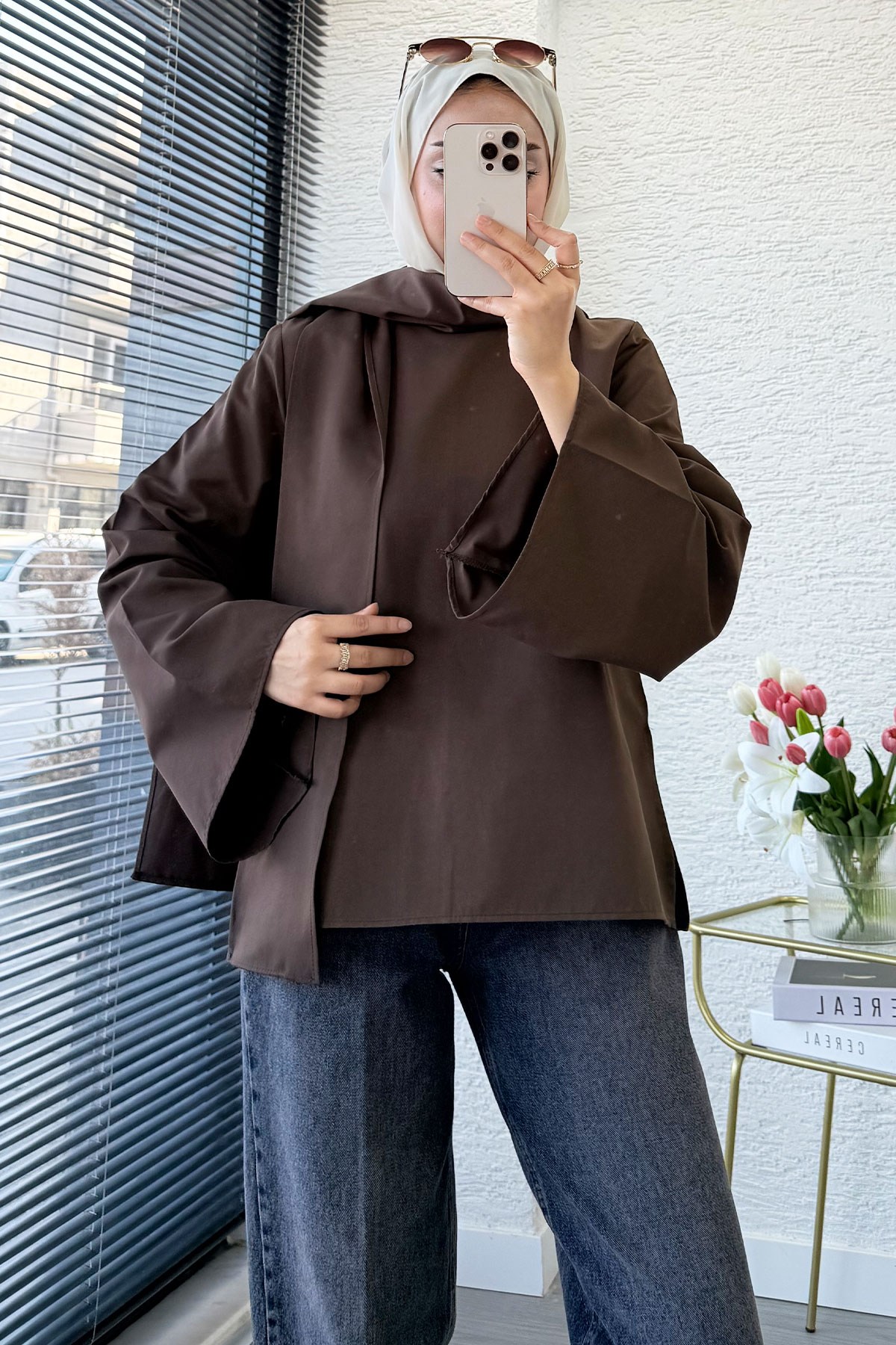 Premium Omuzdan Fermuarlı Fular Detaylı Gabardin Bluz - Kahverengi