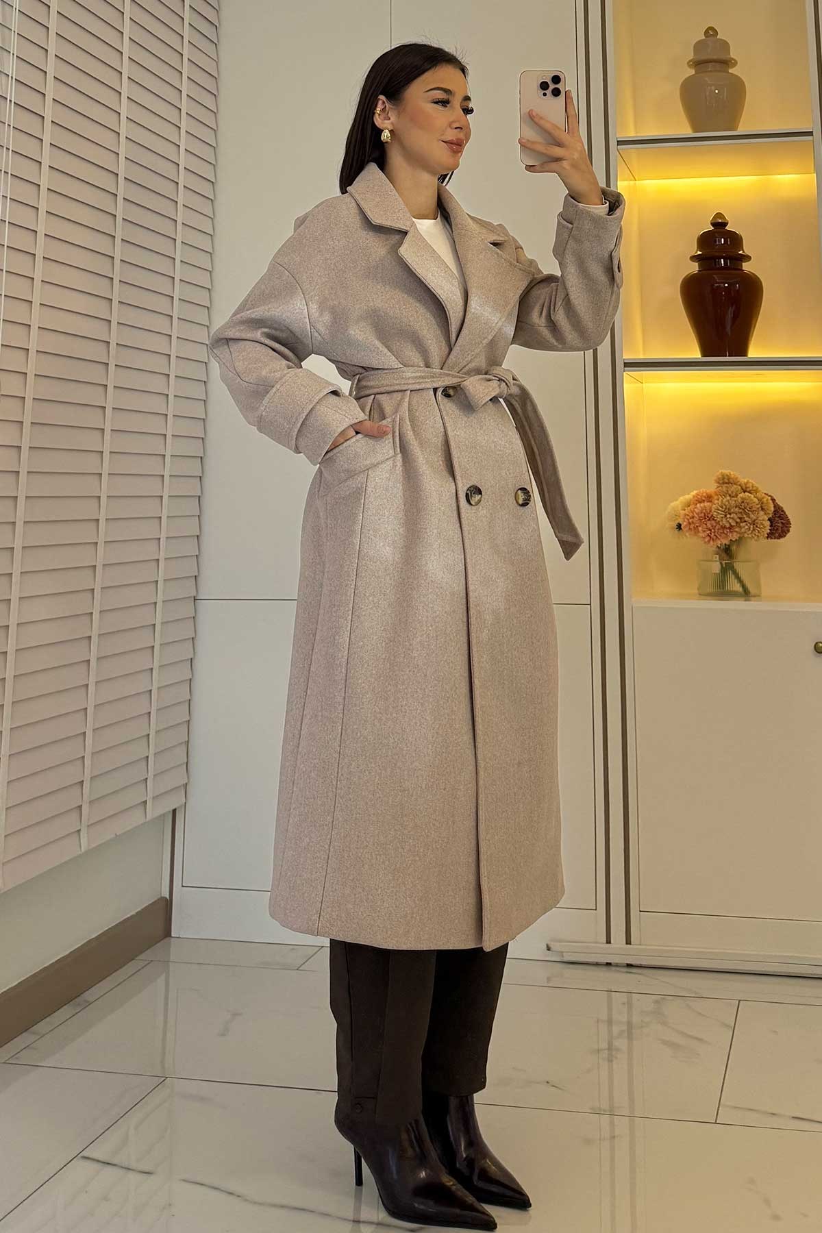 Premium Oversize Dört Düğmeli Kaşe Kaban – Bej