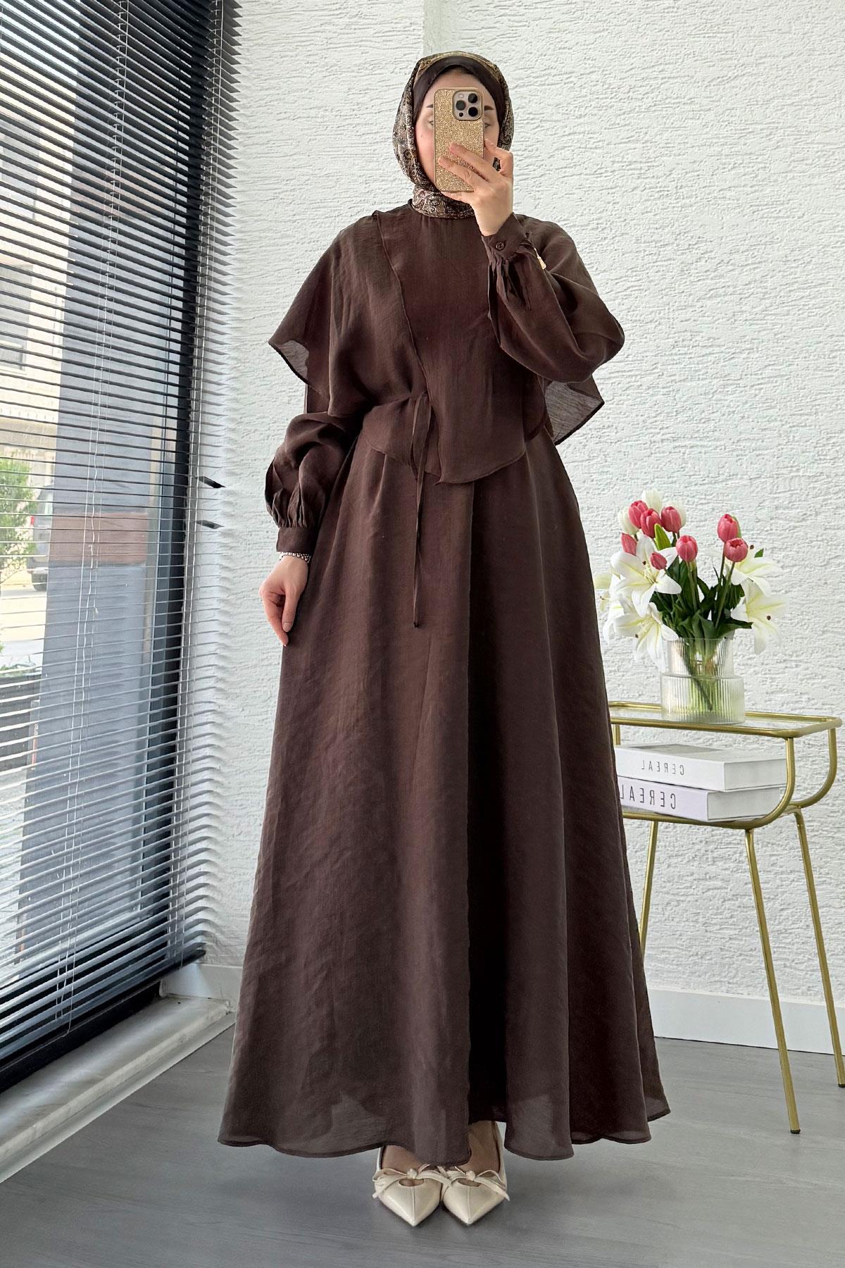 Premium Pelerin Detay Elina Vual Elbise – Kahverengi
