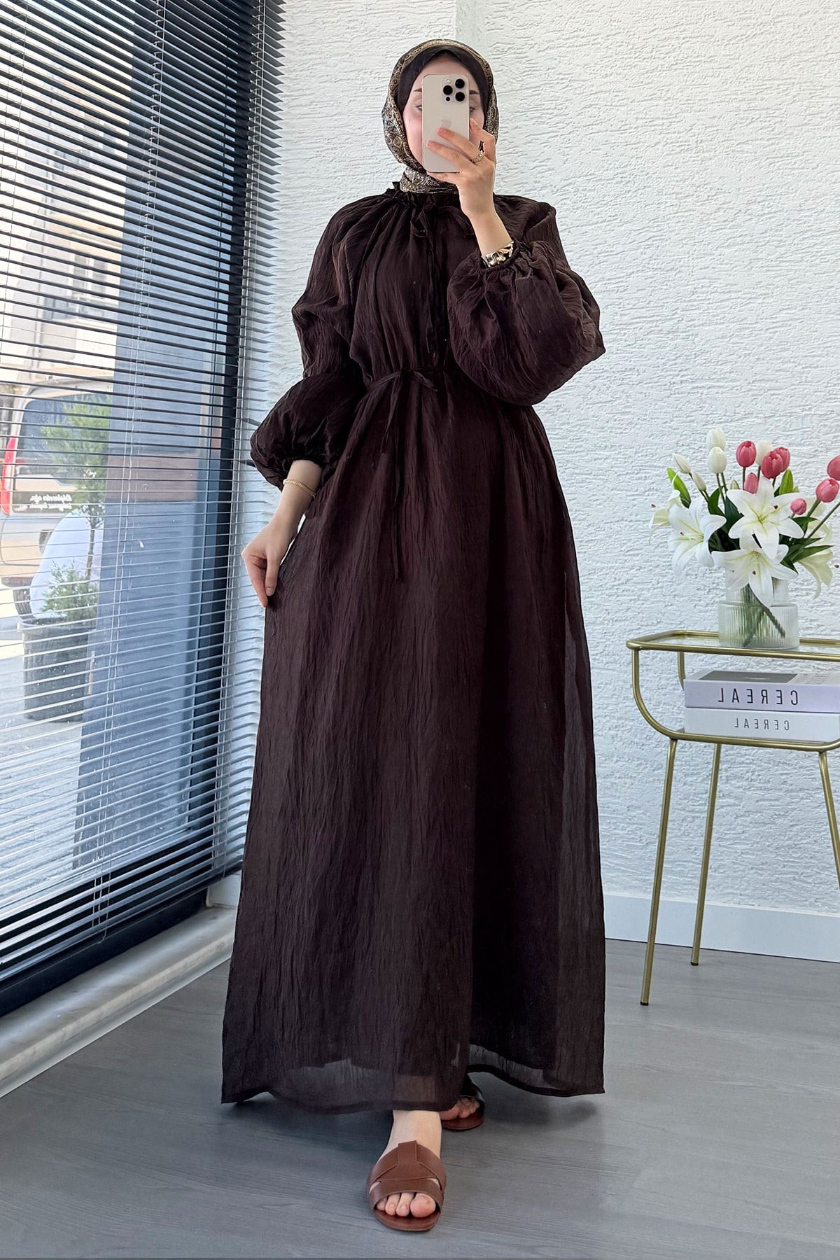 Premium Yaka Büzgülü Balon Kol Vual Elbise - Kahverengi