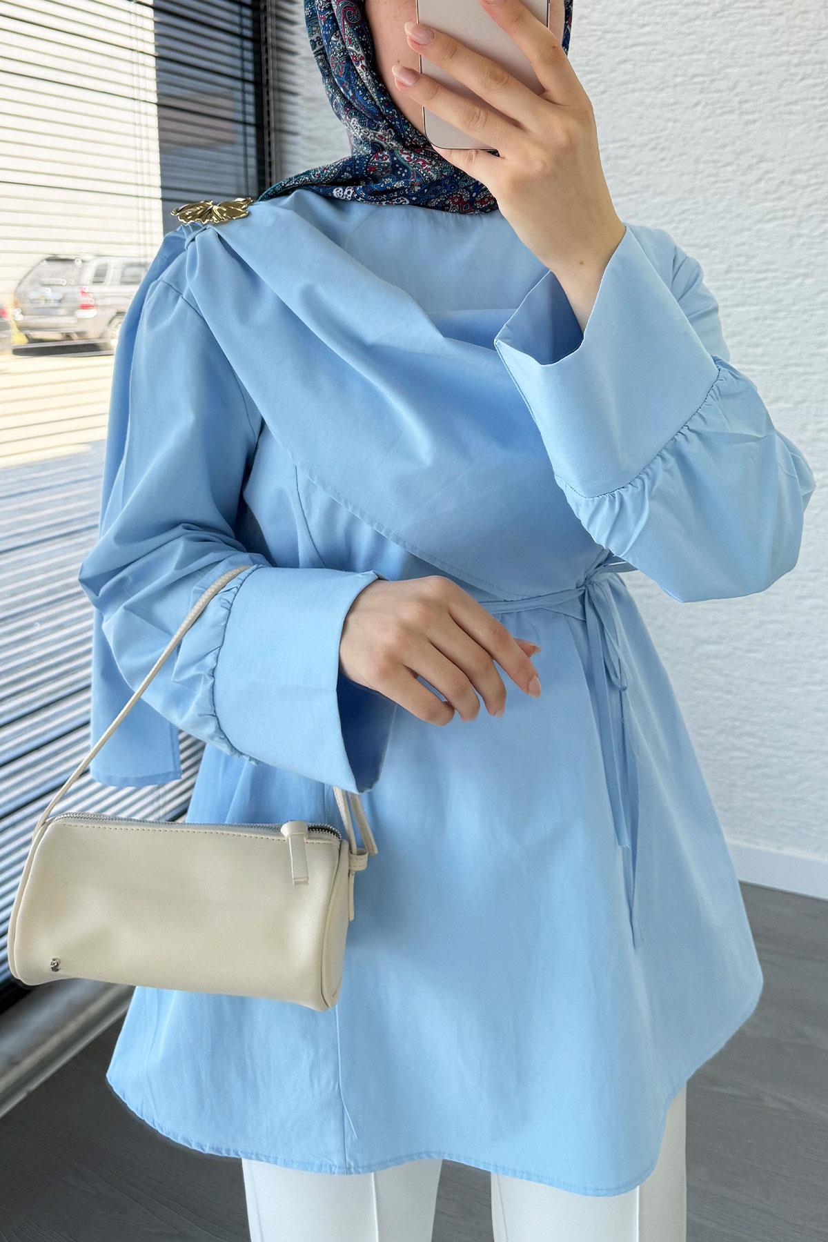 Şal Yaka Broş Detaylı Poplin Tunik – Mavi
