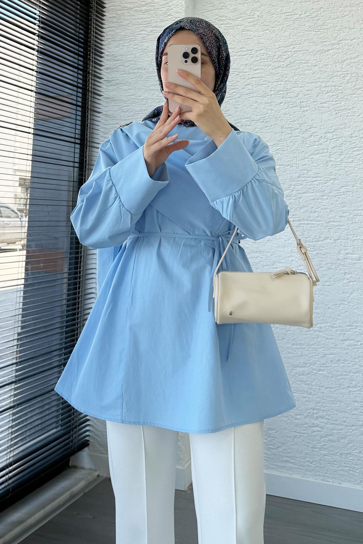 Şal Yaka Broş Detaylı Poplin Tunik – Mavi