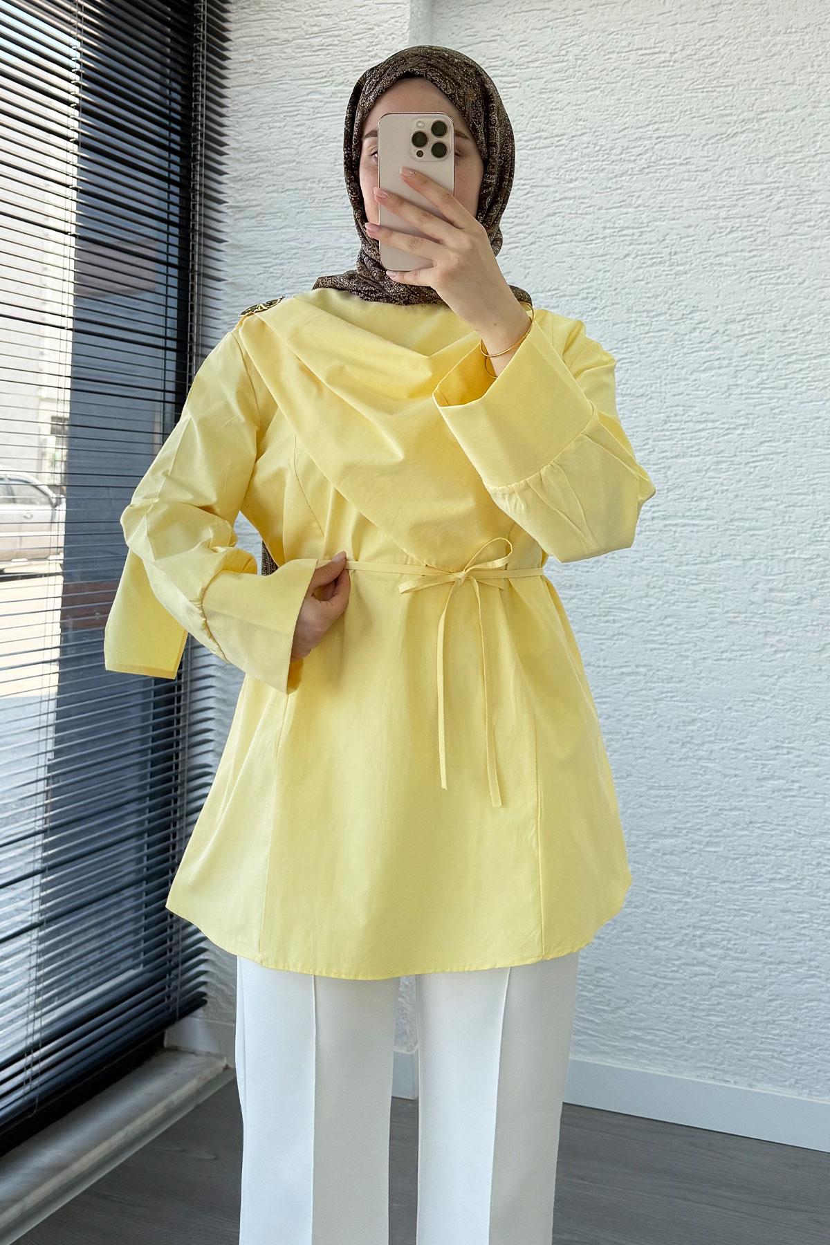 Şal Yaka Broş Detaylı Poplin Tunik – Sarı