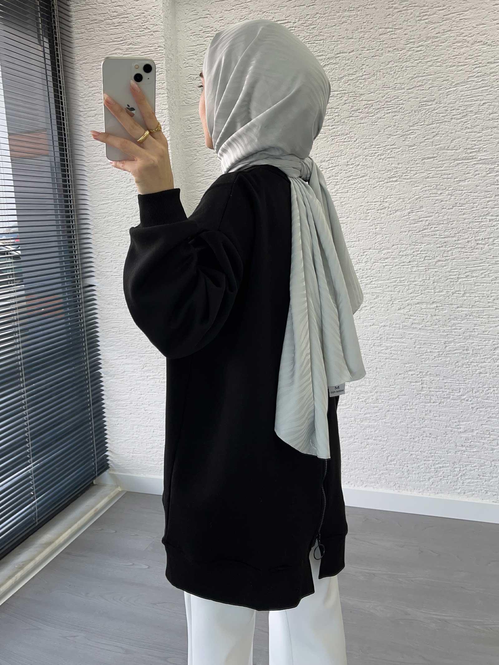 Siyah Arka Fermuar Detaylı Oversize Sweat