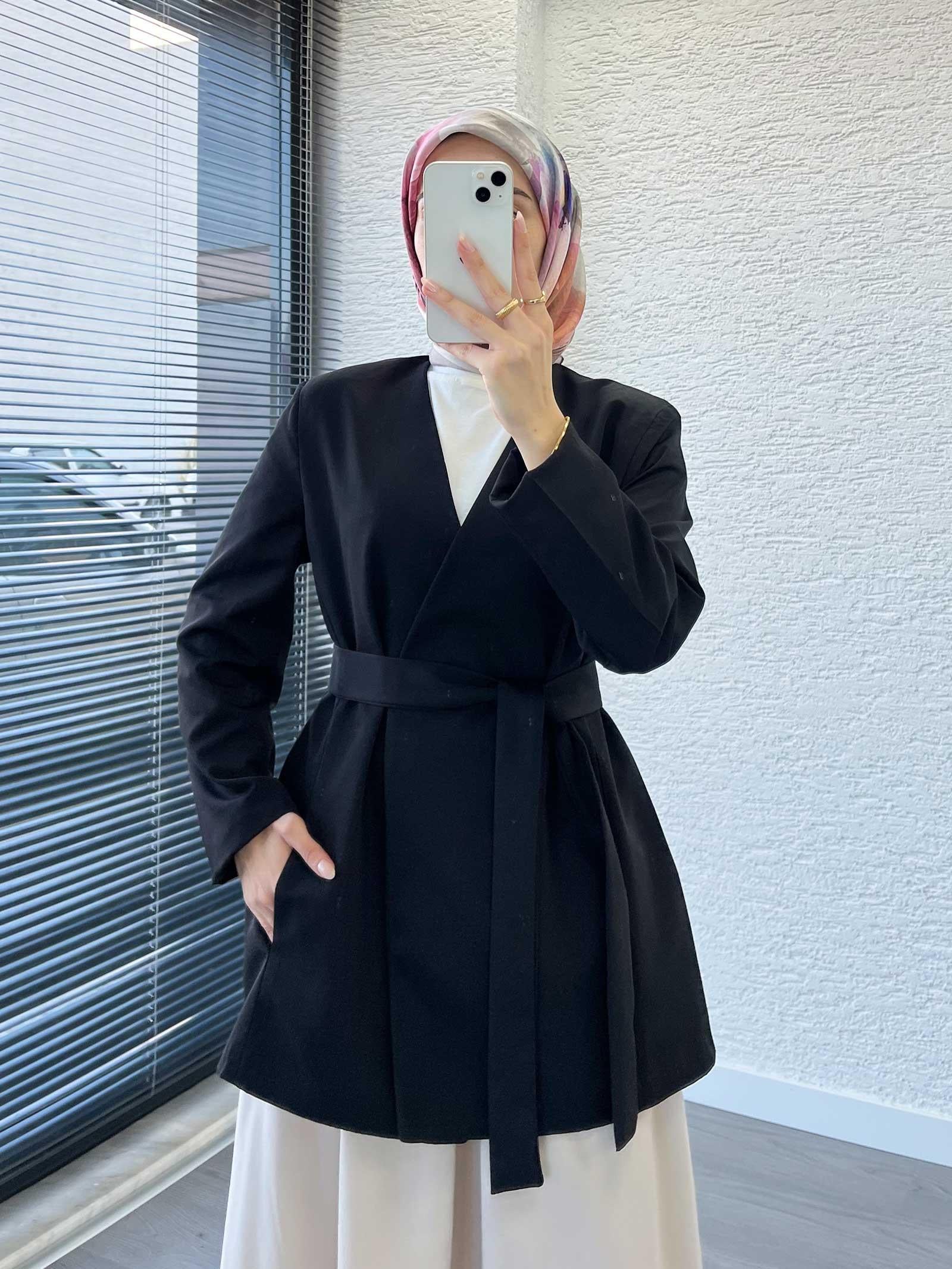 Siyah Kemer Detaylı Minimal Kimono Ceket