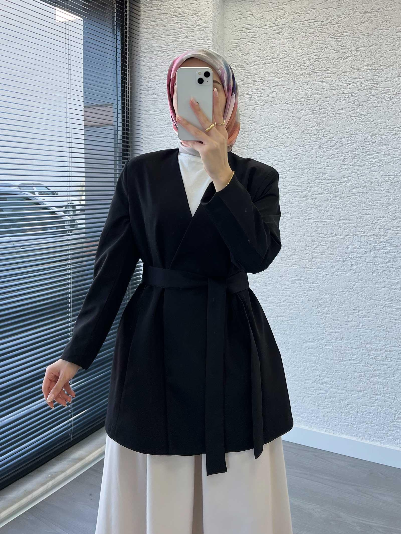 Siyah Kemer Detaylı Minimal Kimono Ceket