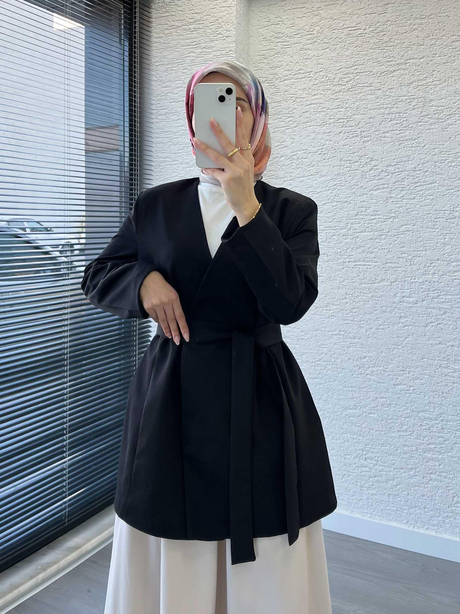 Siyah Kemer Detaylı Minimal Kimono Ceket