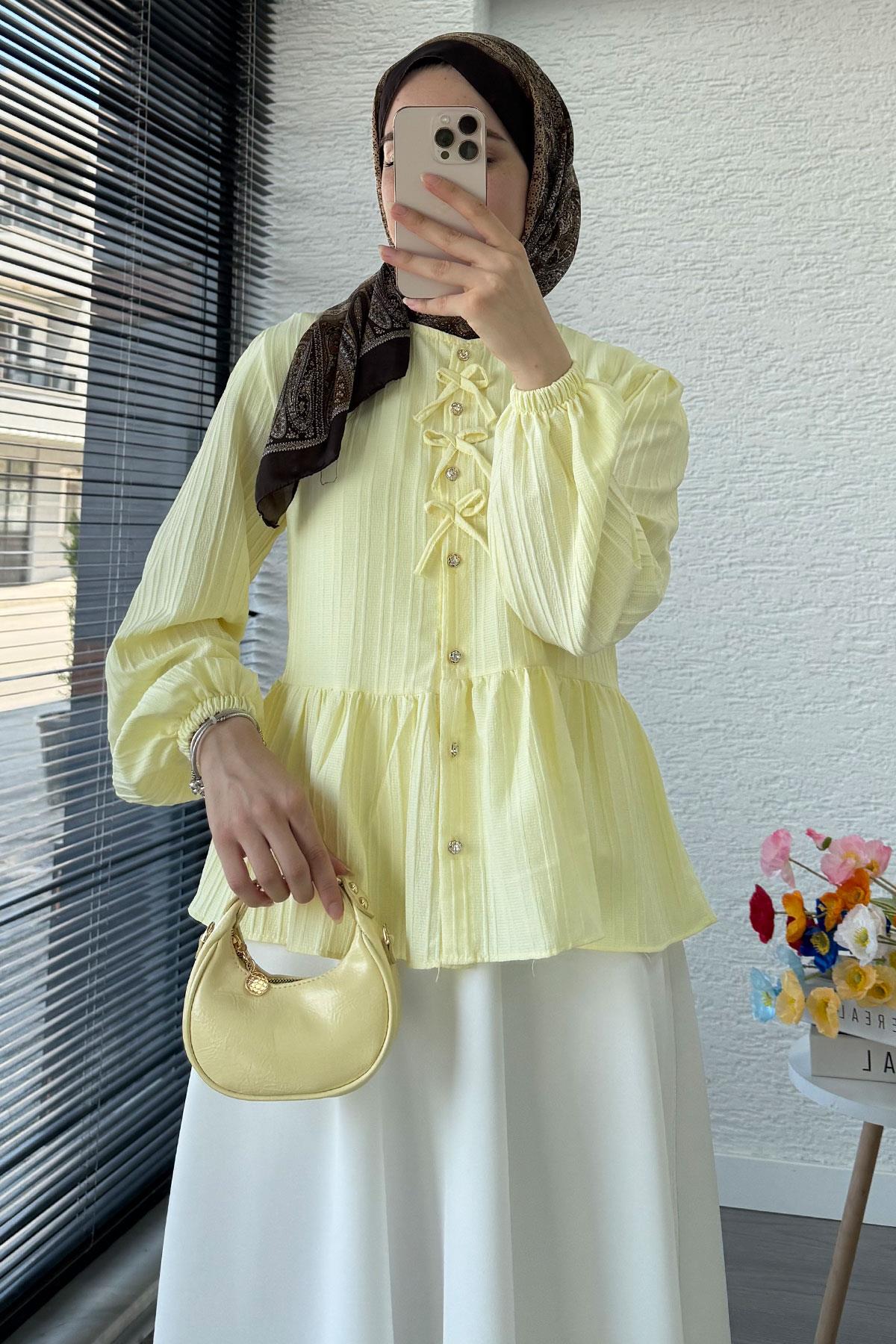 Taş Düğme Detaylı Gofre Bluz - Sarı