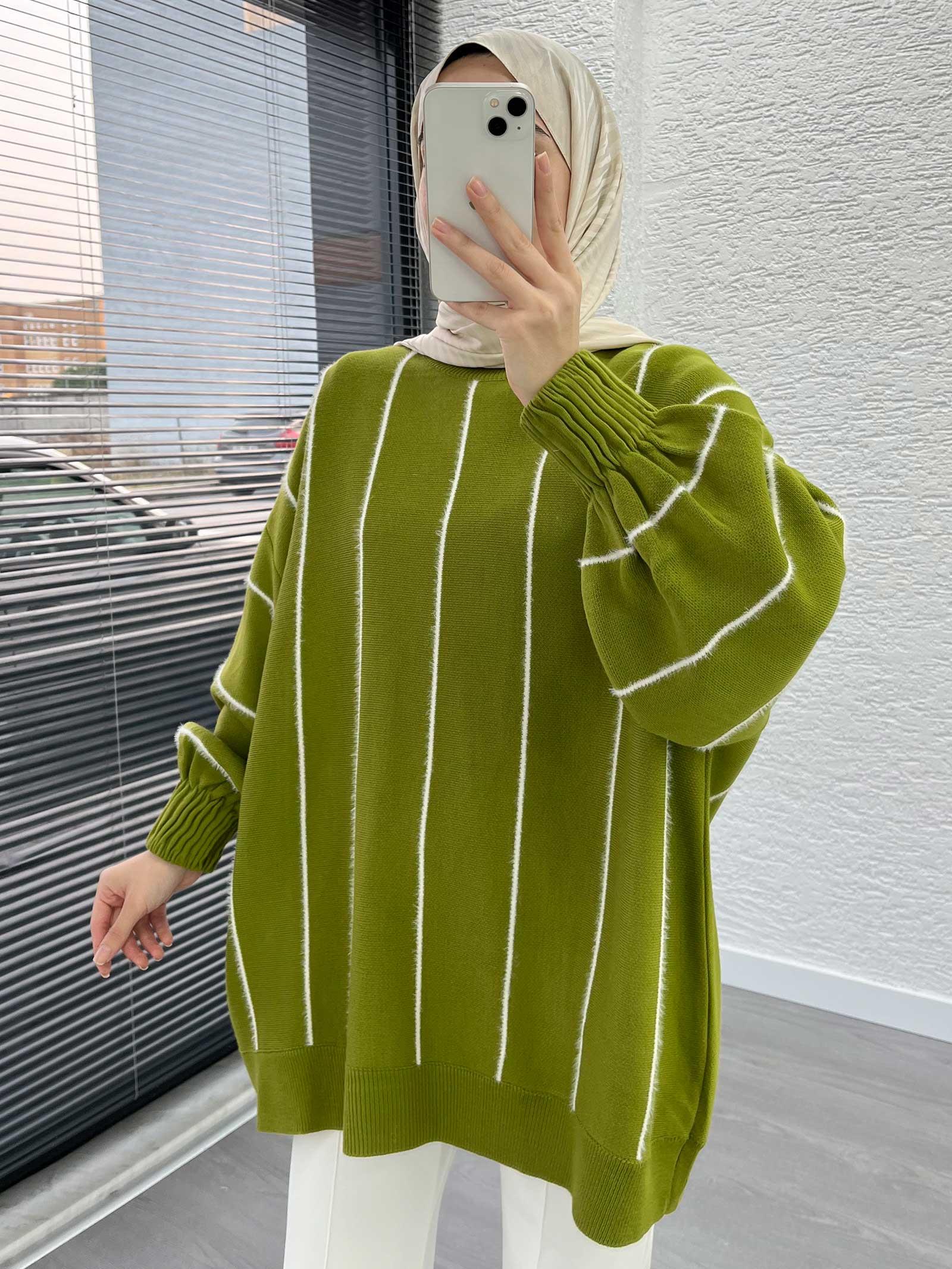 Yağ Yeşili Oversize Kolu Lastikli Çizgili Kadın Kazak