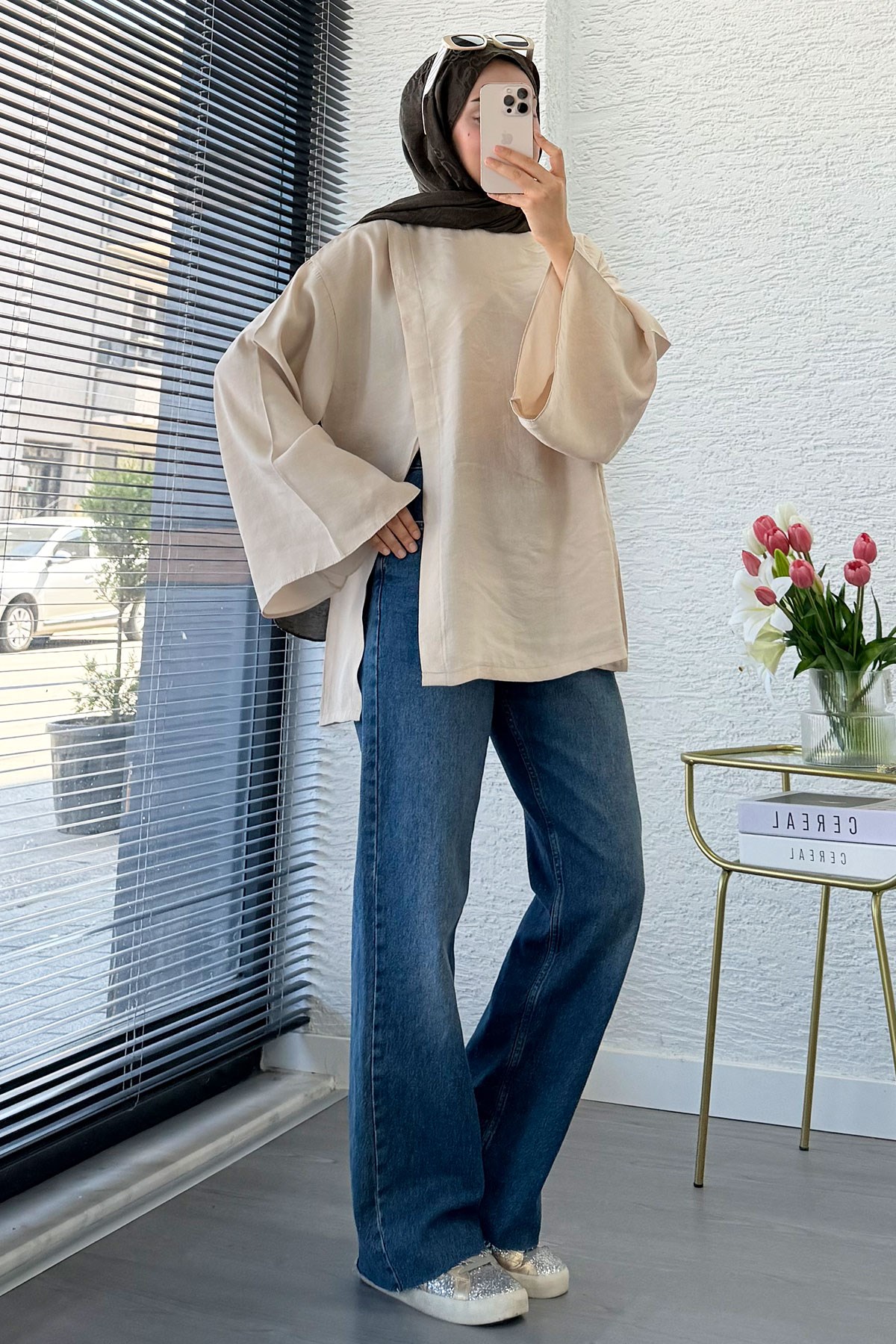 Yandan Yırtmaçlı Volan Kol Modal Bluz – Bej