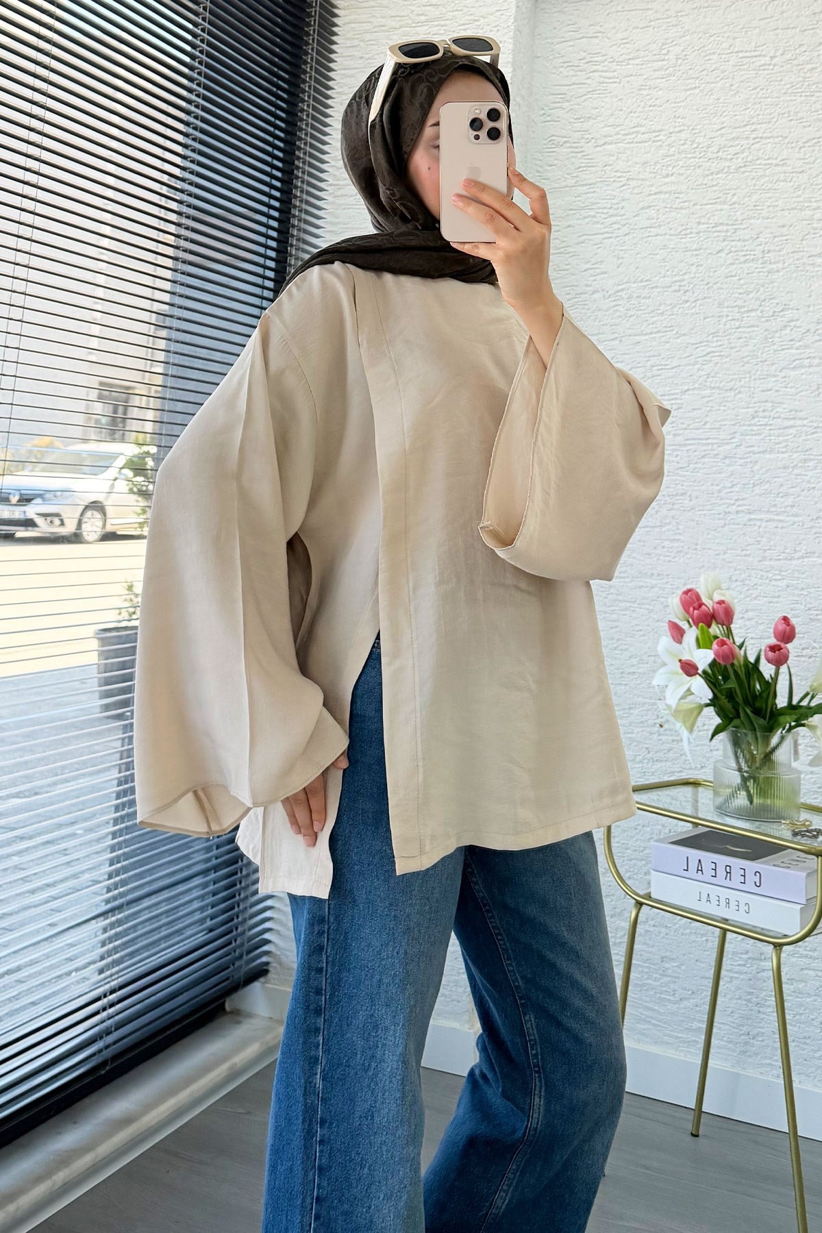 Yandan Yırtmaçlı Volan Kol Modal Bluz – Bej