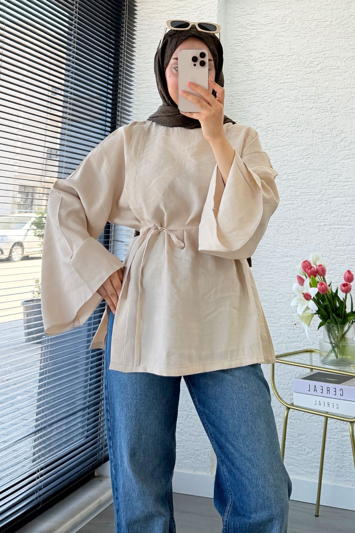 Yandan Yırtmaçlı Volan Kol Modal Bluz – Bej
