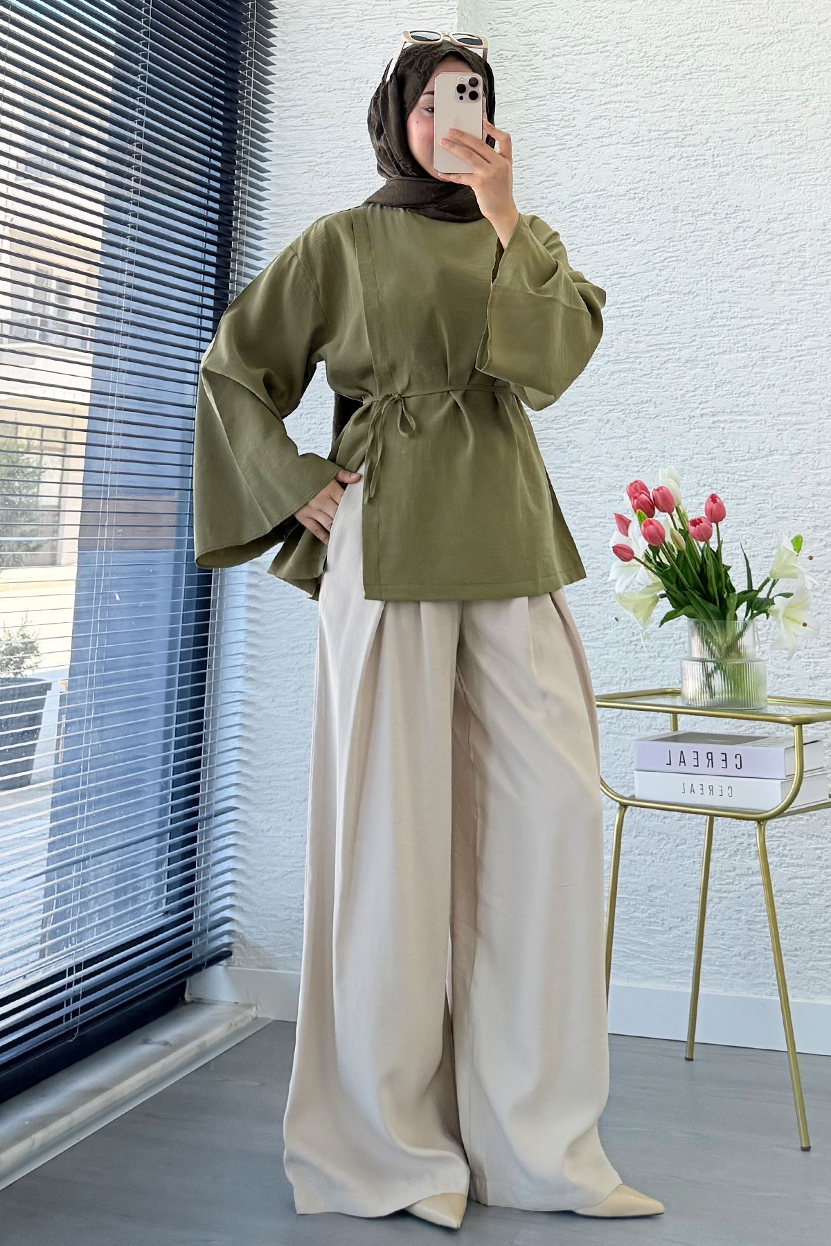 Yandan Yırtmaçlı Volan Kol Modal Bluz – Yeşil