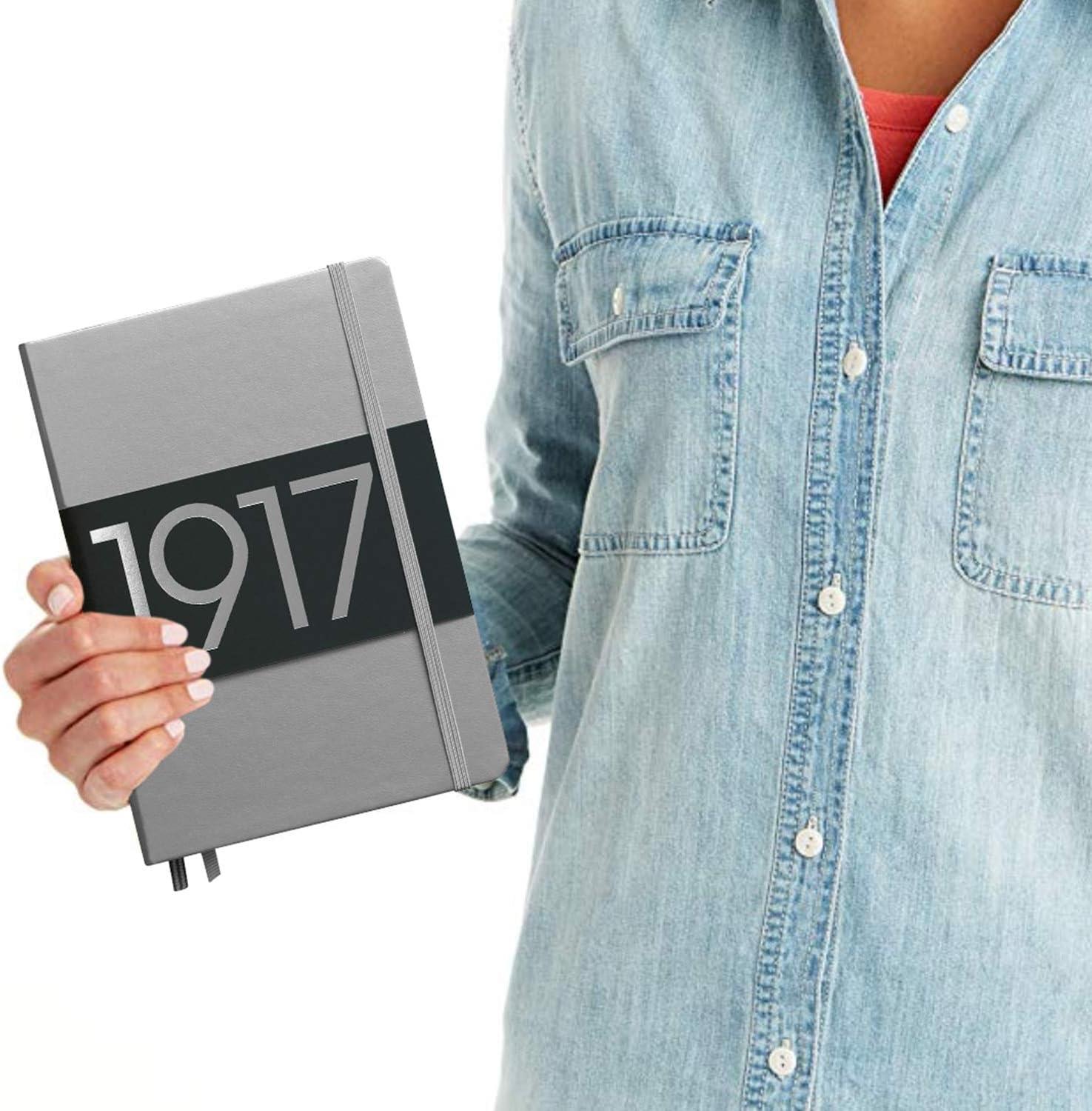Leuchttrum 1917 Medium(A5) Sert Kapak, 251 Numaralandırılmış Noktalı Sayfa Defter Silber 355678
