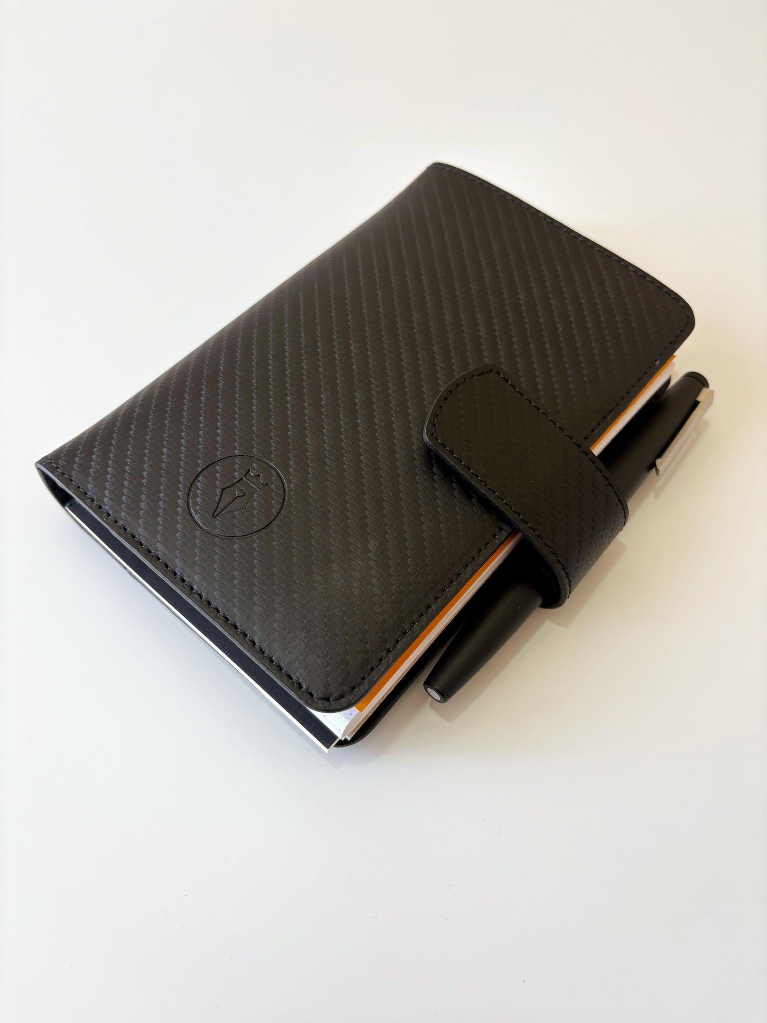 Eng Leather Saffiano Deri Koleksiyonu  A6 Defter & Kalem Çantası Carbon Black