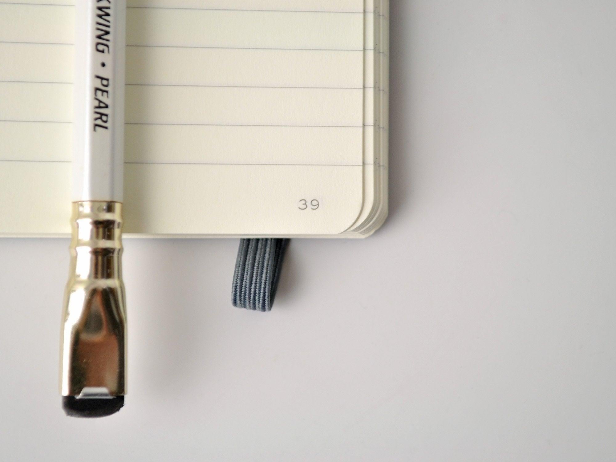 Leuchtturm1917 2025 Haftalık Planlayıcı ve Not Defteri, Orta Boy (A5), 144 Sayfa, İngilizce, Çizgili, Navy 370745