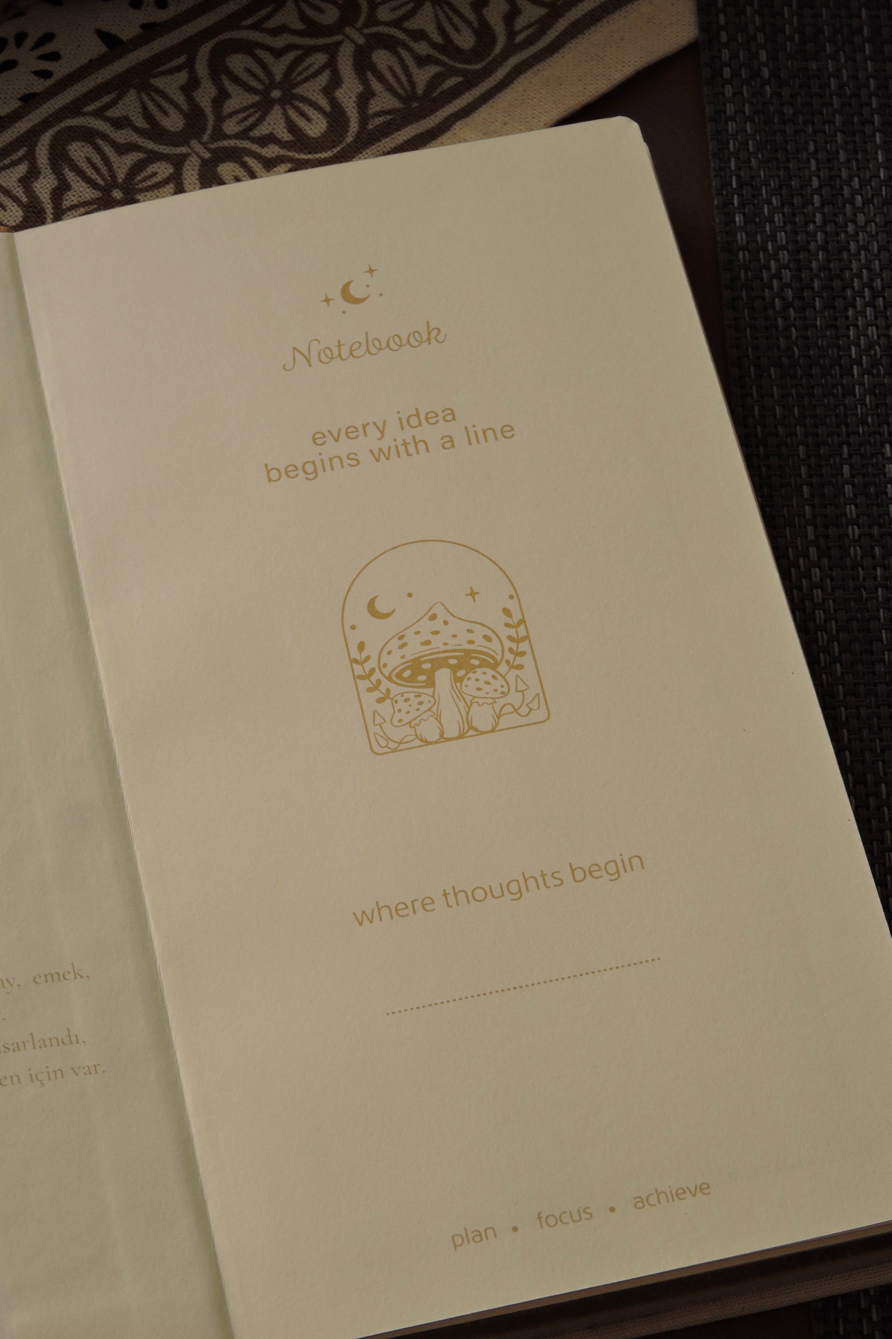Nova Crafts Keten Yaldız Kapak Noktalı Defter 10x20.5 cm. 90 gr. Ivory 224 sy. Yaldız Kenar, Cream