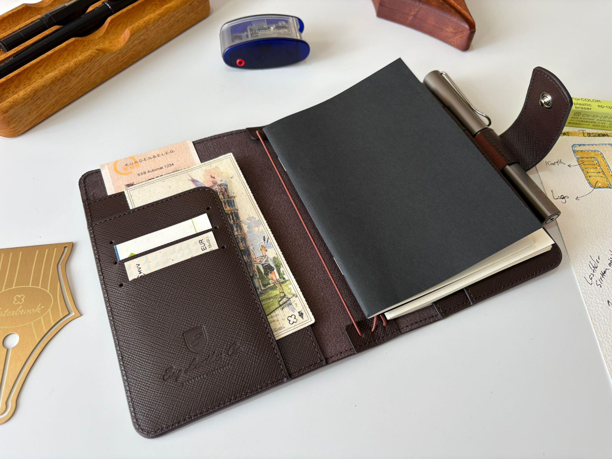 Eng Leather Saffiano Deri Koleksiyonu  A5 Defter & Kalem Çantası Rosewood