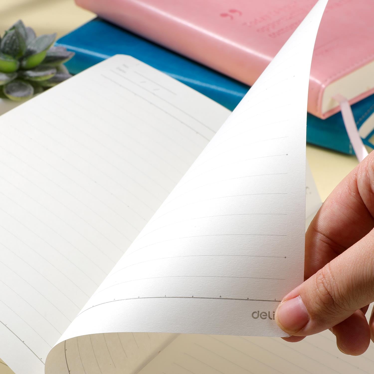 Deli Vegan Deri Kaplama Çizgili 144 Yaprak 80 gr. A5 Defter Siyah
