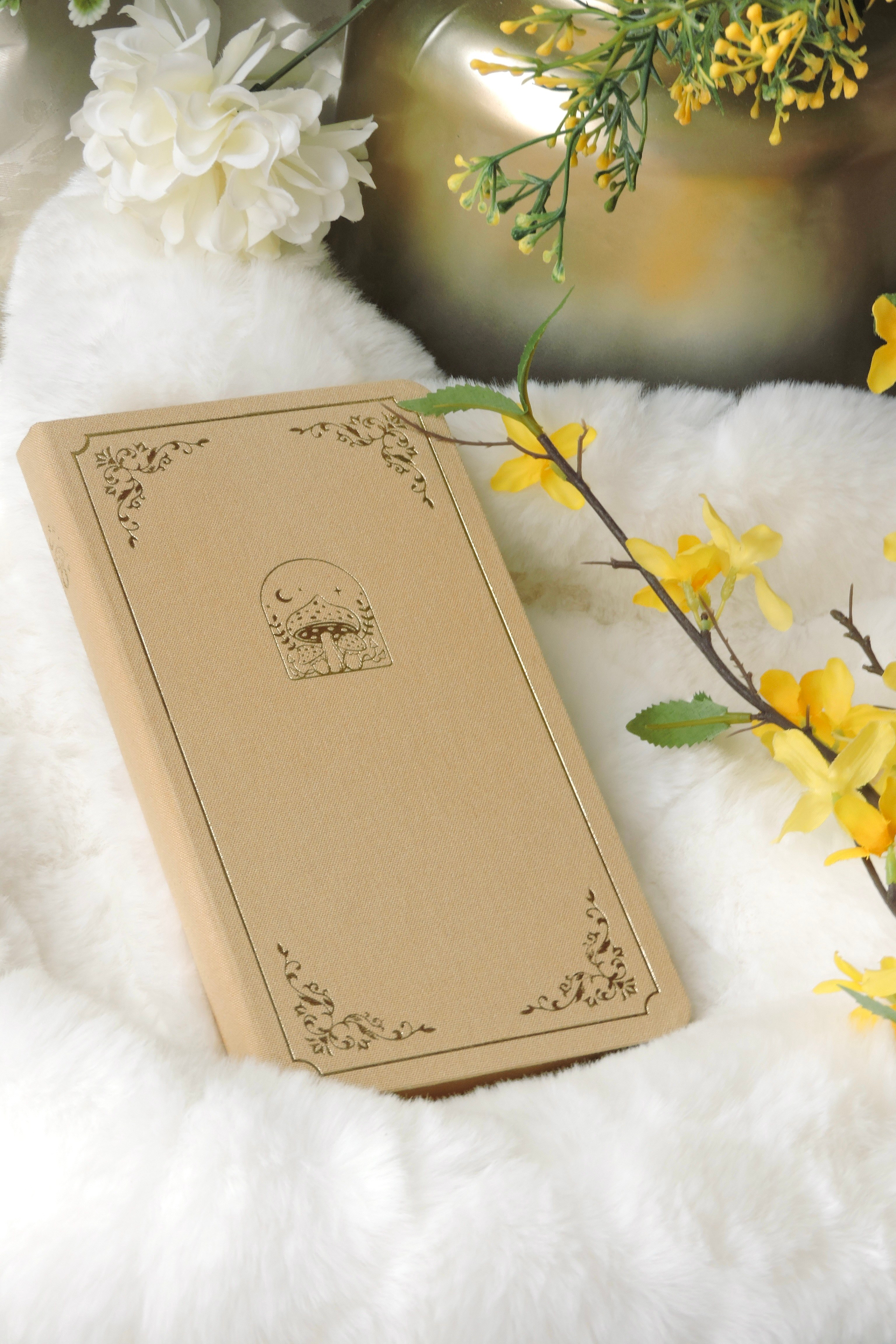 Nova Crafts Keten Yaldız Kapak Noktalı Defter 10x20.5 cm. 90 gr. Ivory 224 sy. Yaldız Kenar, Cream