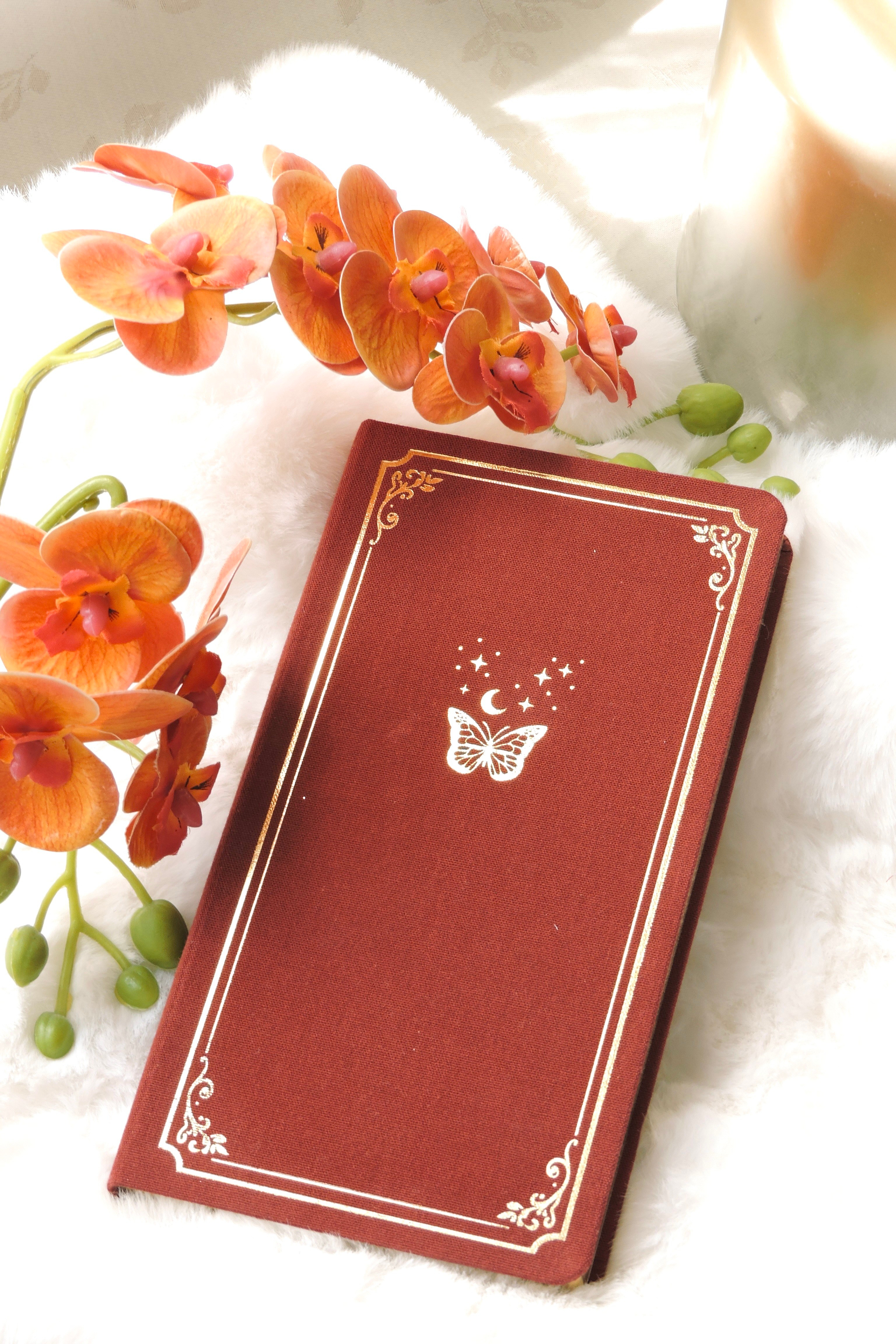 Nova Crafts Keten Yaldız Kapak Noktalı Defter 10x20.5 cm. 90 gr. Ivory 224 sy. Yaldız Kenar, Burgundy