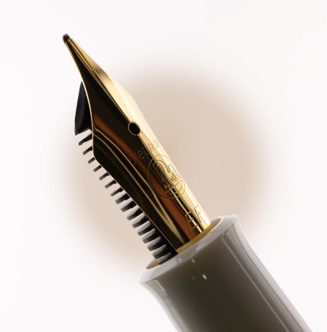 Pelikan Classic M200 Special Edition Dolma Kalem Marbled Red EF Uç