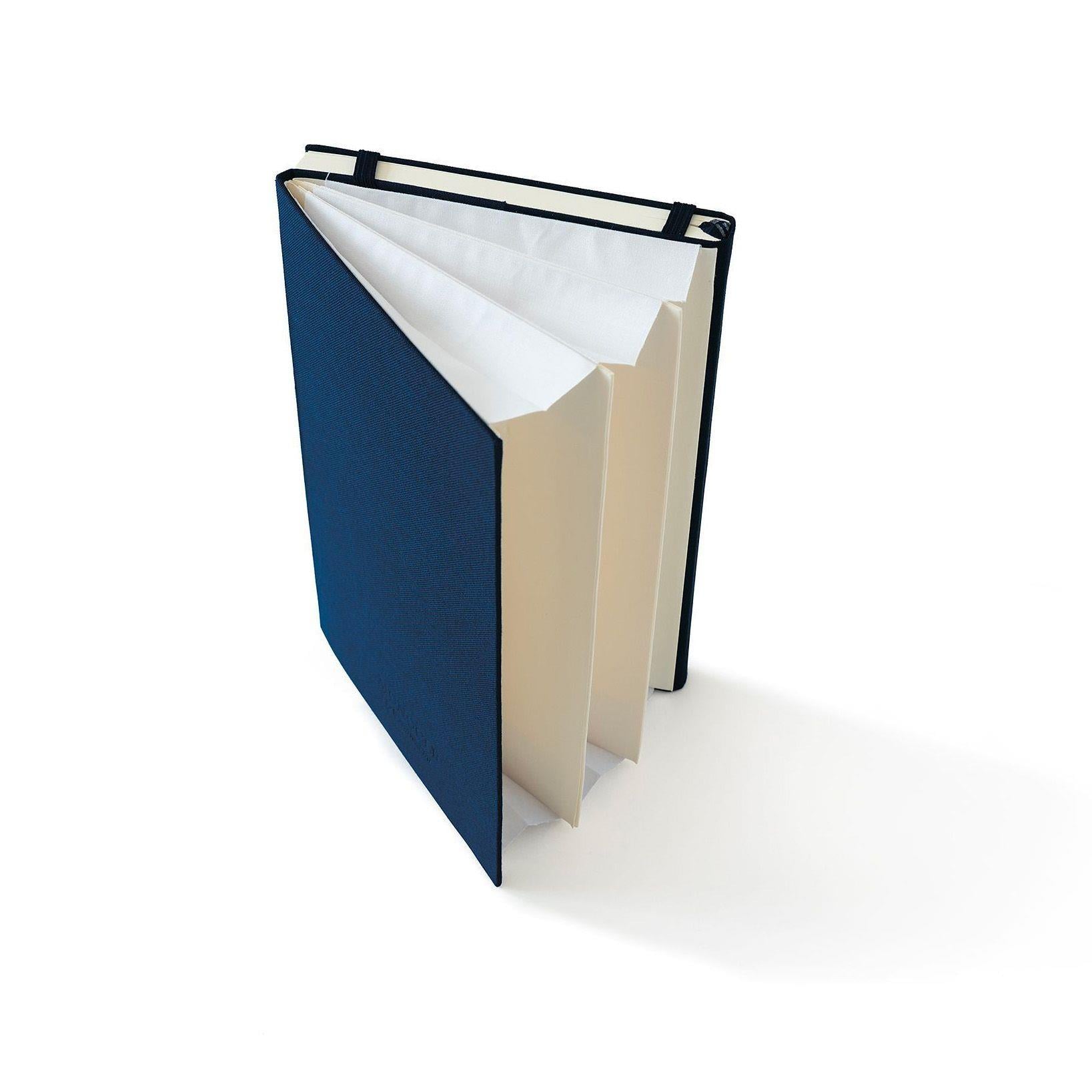 Leuchtturm1917 x Monocle Limited Edition Defter Wallet B6+, Sert Kapak, 192 Noktalı Sayfa, Light Grey  363369