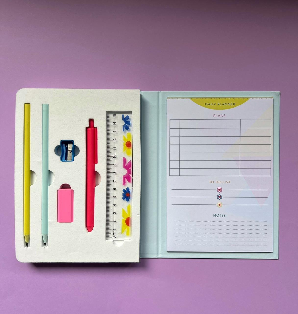 Best Day Ever Stationery Set Kalemli ve Kutulu, Yedek Notepadli Planlayıcı Set Pamela