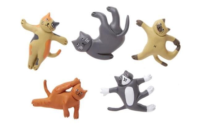 Kikkerland Yoga Cat Magnets Seti