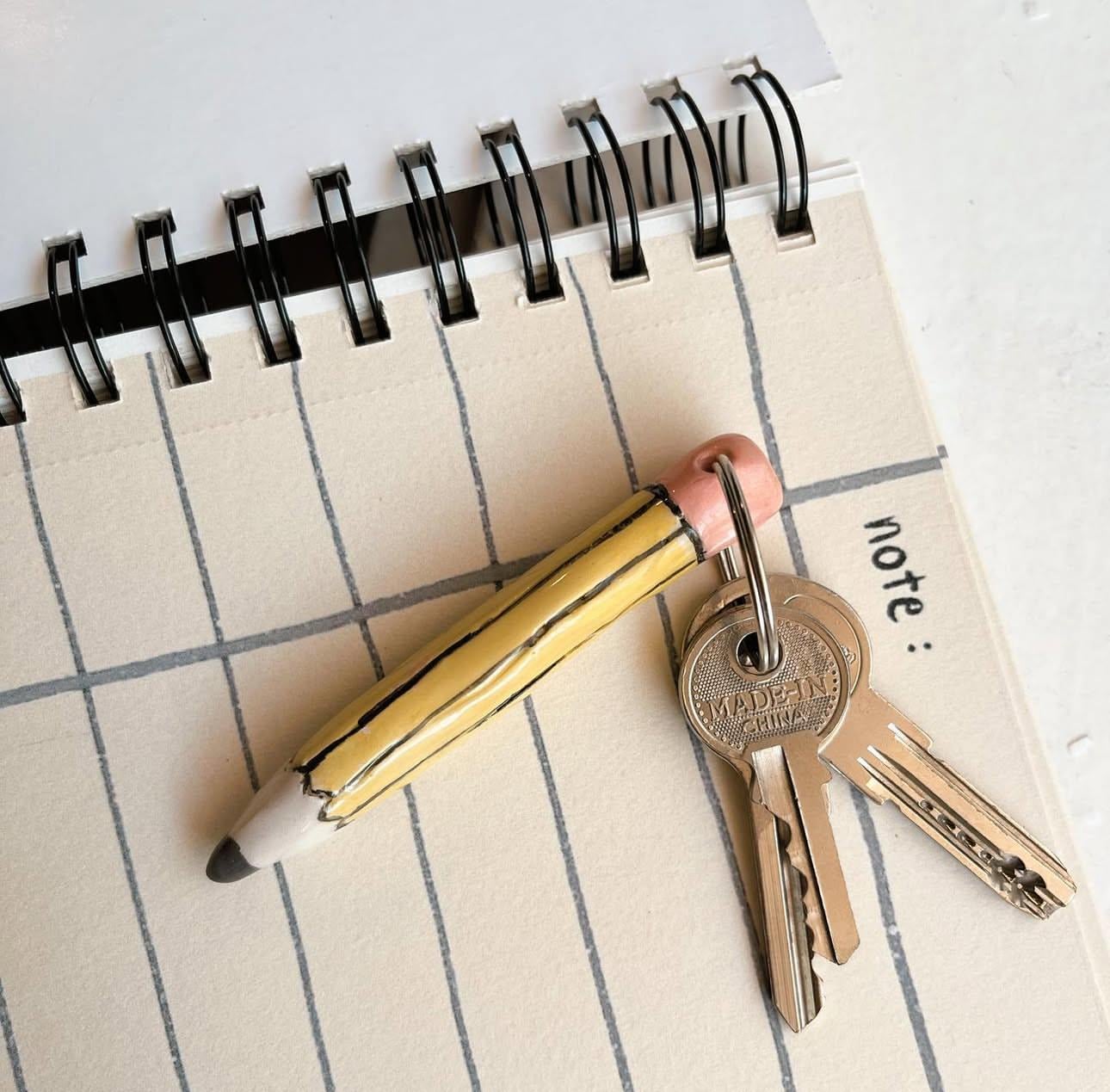 Bulldog Ceramic Pencil Kalem Şeklinde Yılbaşı Süsü/ Anahtarlık