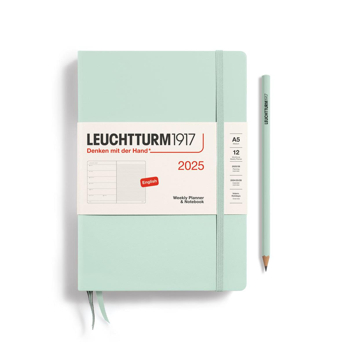 Leuchtturm1917 2025 Haftalık Planlayıcı ve Not Defteri, Orta Boy (A5), 144 Sayfa, İngilizce, Çizgili, Mint 370741