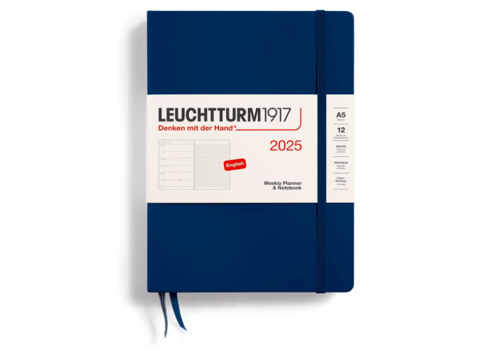 Leuchtturm1917 2025 Haftalık Planlayıcı ve Not Defteri, Orta Boy (A5), 144 Sayfa, İngilizce, Çizgili, Navy 370745