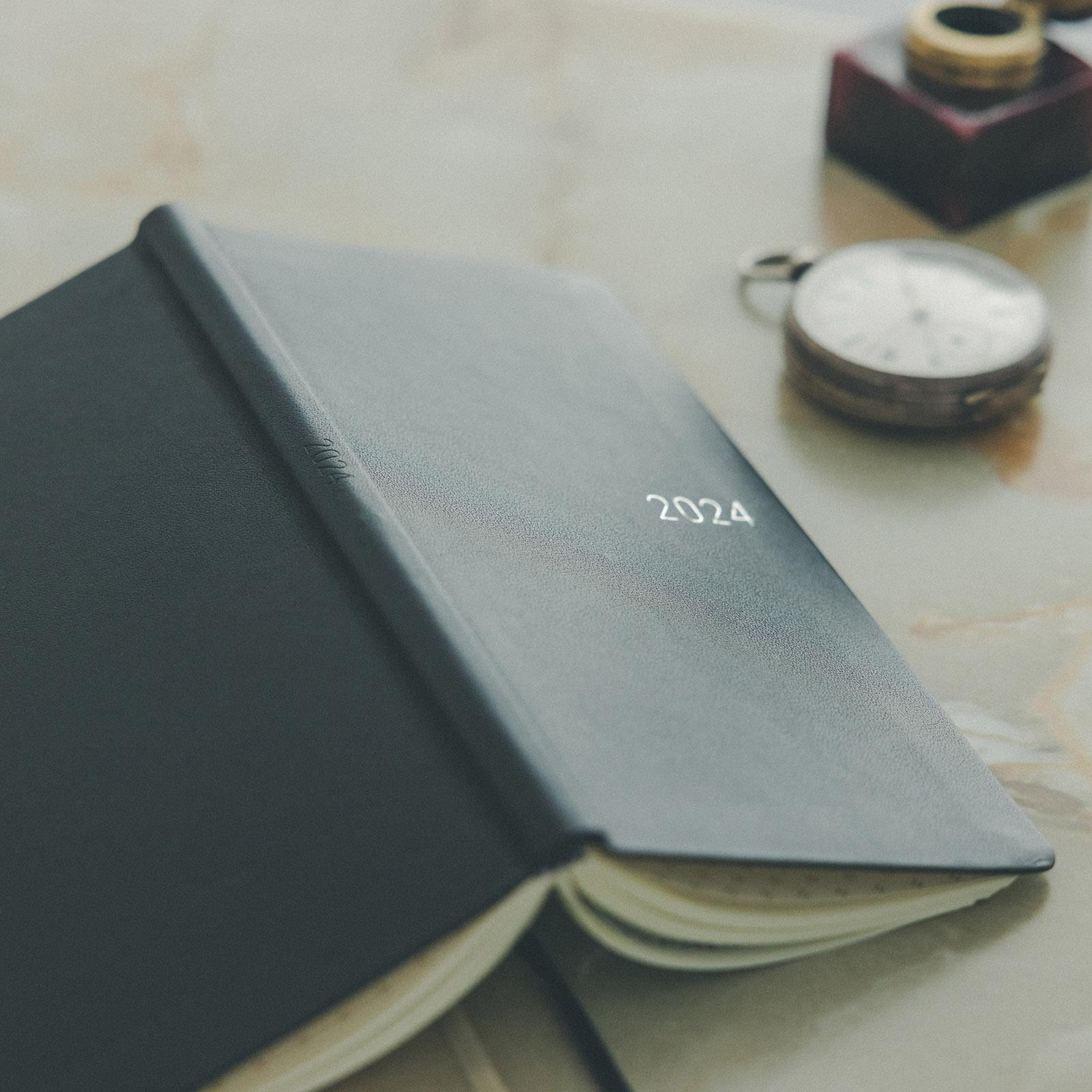 Hobonichi Techo Weeks Japanese Version 2024 Jan Start Fine Classic Series Classical Navy Deri Kapak