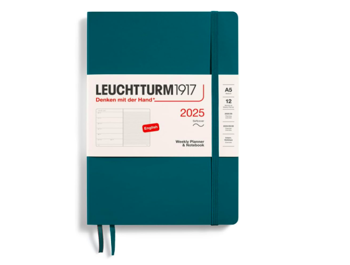 Leuchtturm1917 2025 Haftalık Planlayıcı ve Not Defteri, Yumuşak Kapak, Orta Boy (A5), 144 Sayfa, İngilizce, Çizgili, Pasific Green 370756