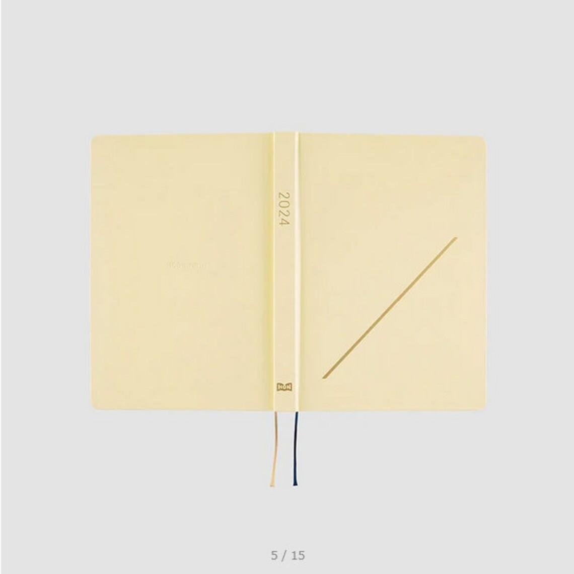 Hobonichi Techo 2024 Slash (Ivory) HON / A5 Size / Daily / Jan start / Mon start - Japanese Edition