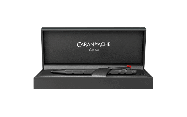 CARAN d'ACHE Ecridor Tükenmez Kalem Black Lines 890-010