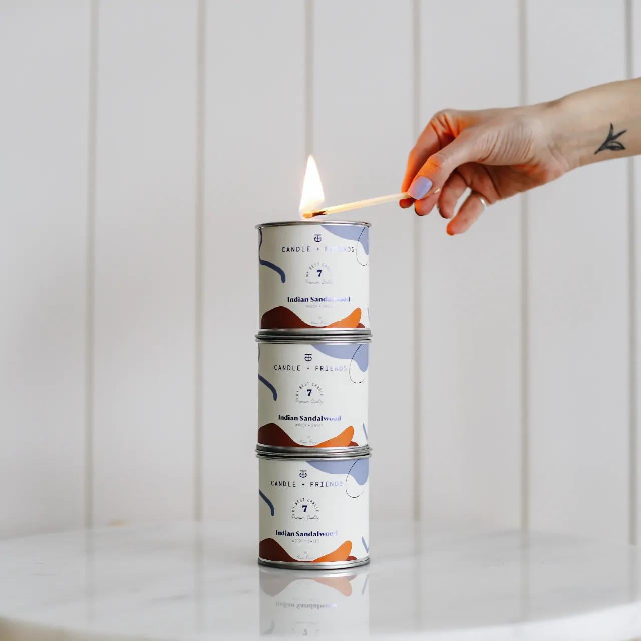 Candle + Friends No.5 Mor Hediye Seti (Mum Söndürücü, Çikolata, Mum ve Büyük Kibrit)