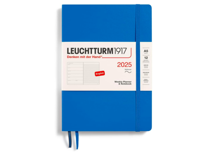 Leuchtturm1917 2025 Haftalık Planlayıcı ve Not Defteri, Yumuşak Kapak, Orta Boy (A5), 144 Sayfa, İngilizce, Çizgili, Sky 370757
