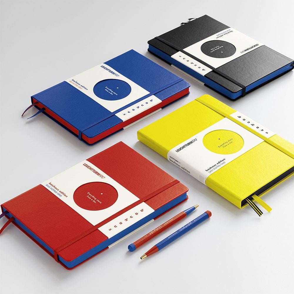 Leuchtturm1917 Bauhaus Serisi Not Defteri, Orta Boy (A5), Sert Kapak, 251 Sayfa Mavi Noktalı Defter Black  359617