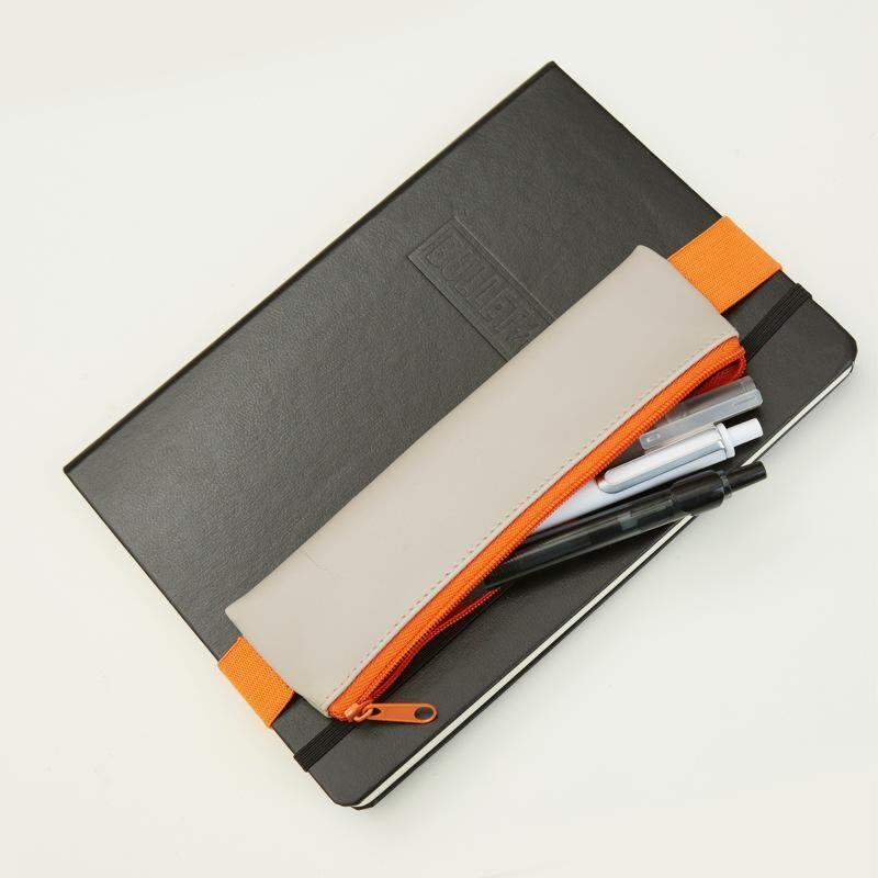 Kikkerland Defter Üstü Renkli Fermuarlı & Lastikli Kalemlik