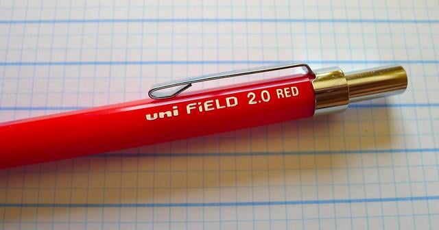 Uni-ball FİELD 2.0 mm Mekanik Uçlu Kalem Kırmızı