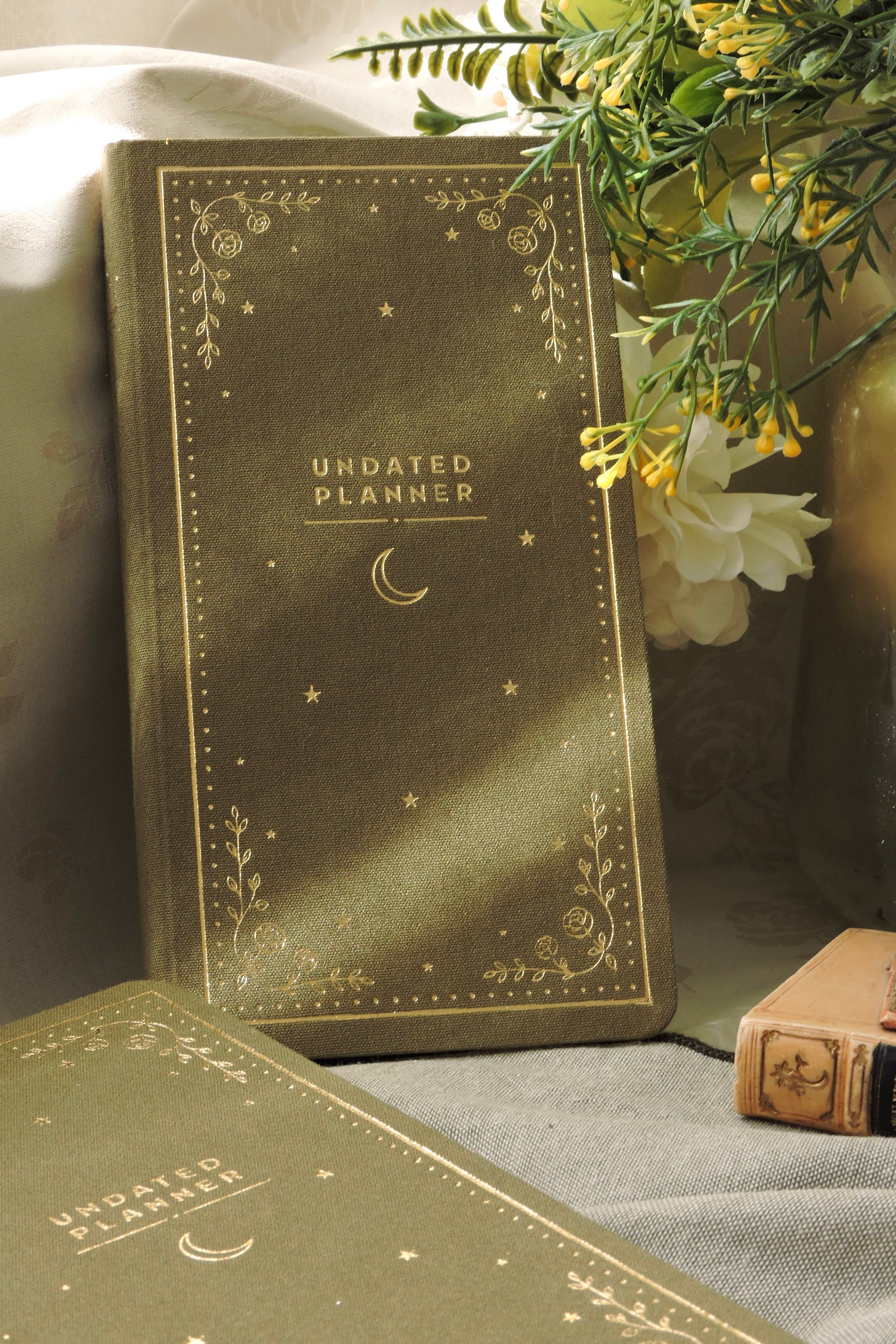 Nova Crafts Keten Yaldız Kapak Planlayıcı 10x20.5 cm. 90 gr. Ivory 224 sy. Yaldız Kenar, Green