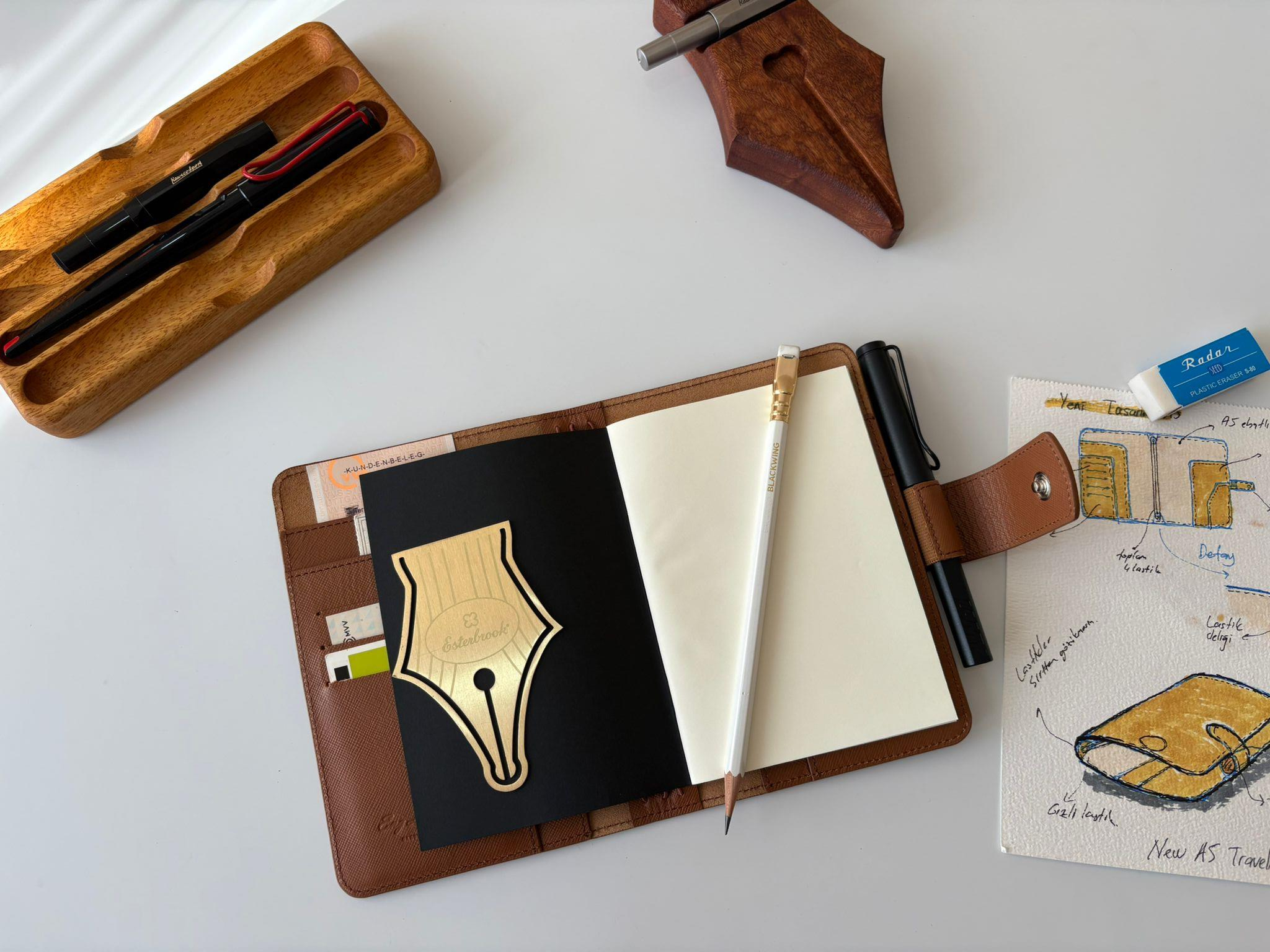Eng Leather Saffiano Deri Koleksiyonu  A6 Defter & Kalem Çantası Terracota