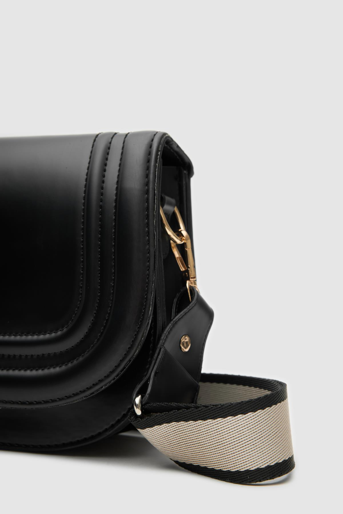 Oval Çapraz Çanta Punch Siyah