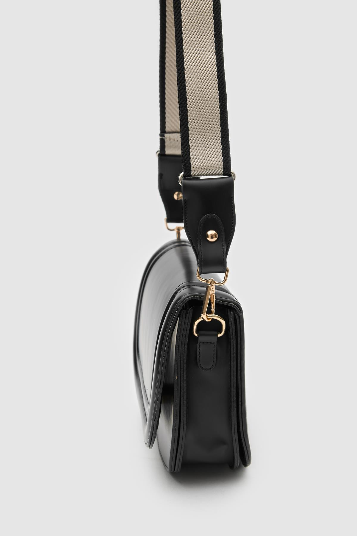 Oval Çapraz Çanta Punch Siyah