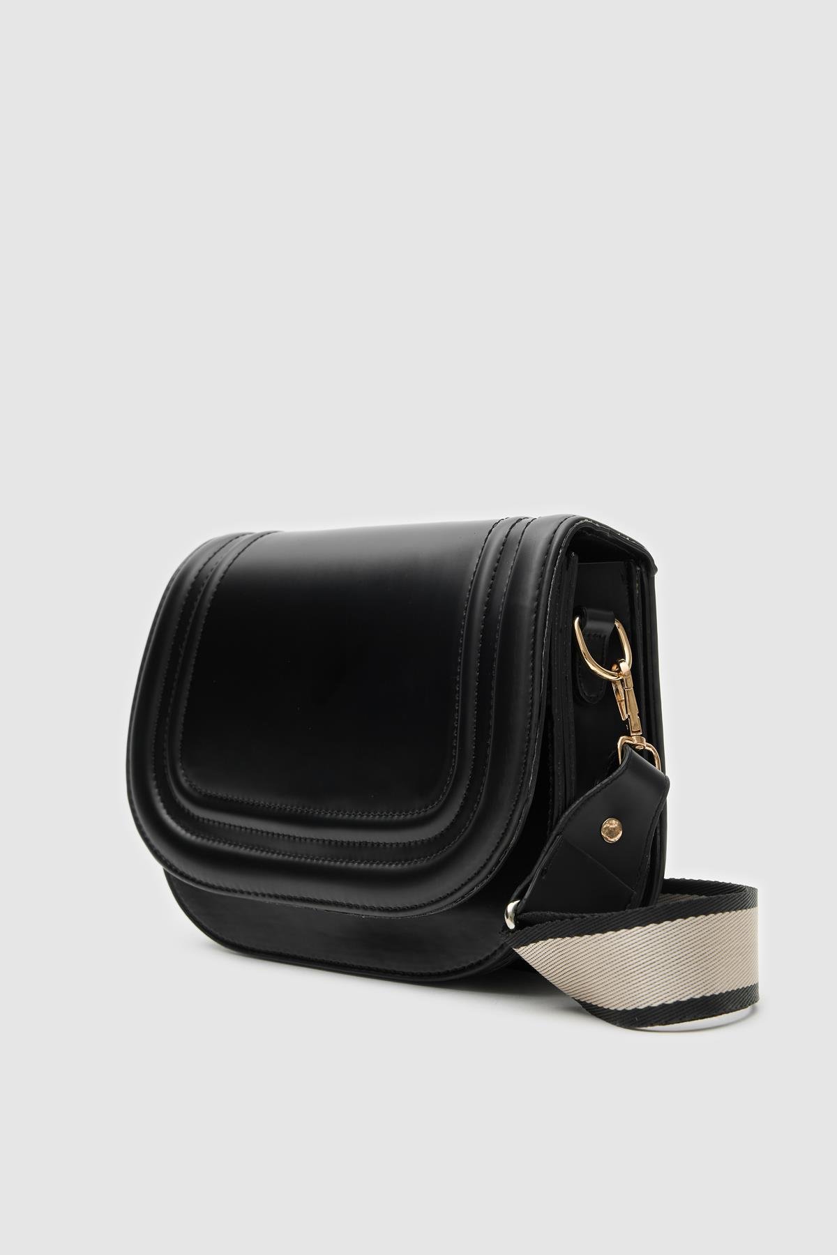 Oval Çapraz Çanta Punch Siyah