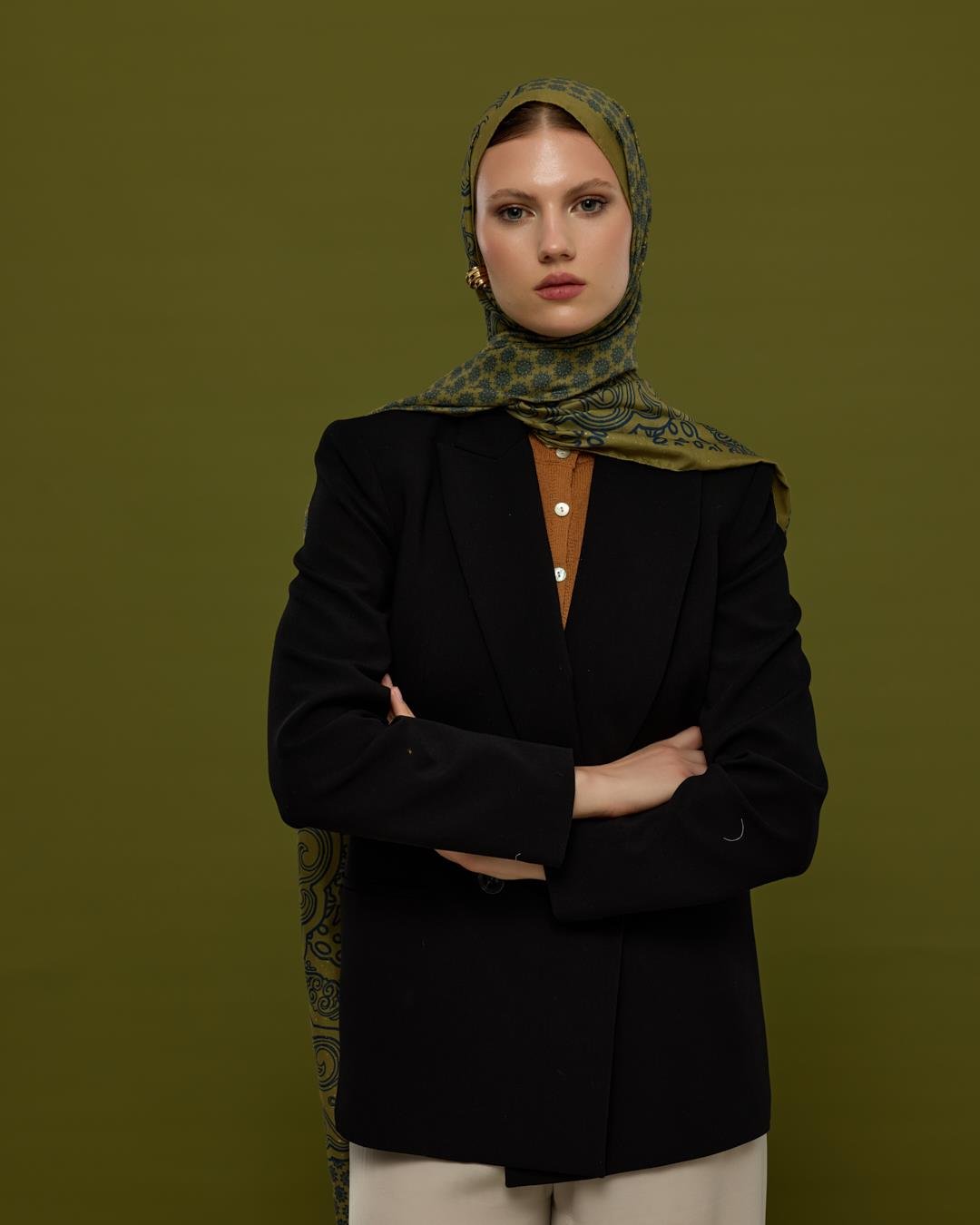 Altın & Lacivert Bala Hatun Desen Işıltılı Şal