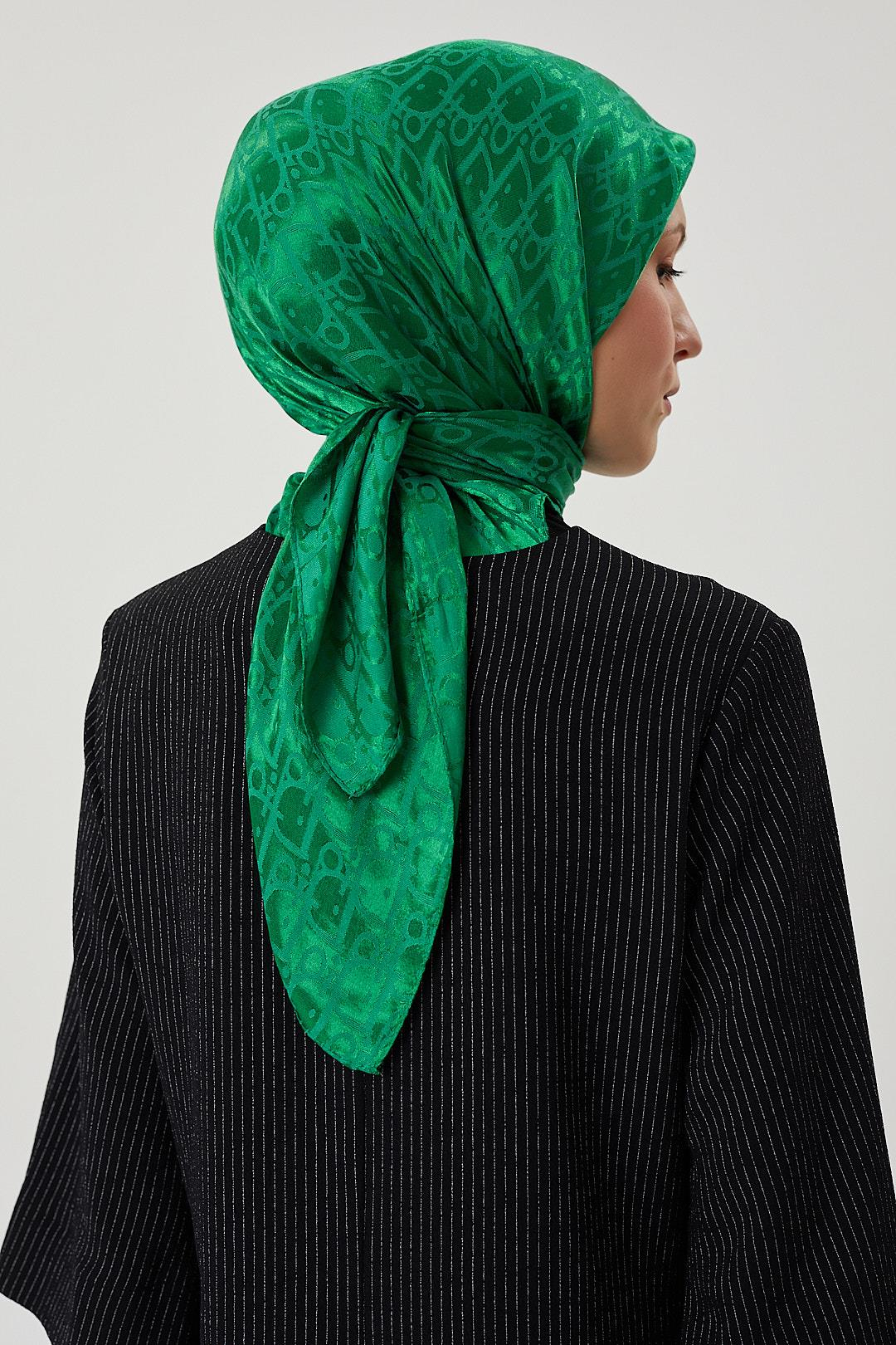 Benetton D Desen Parlak Jakar Eşarp