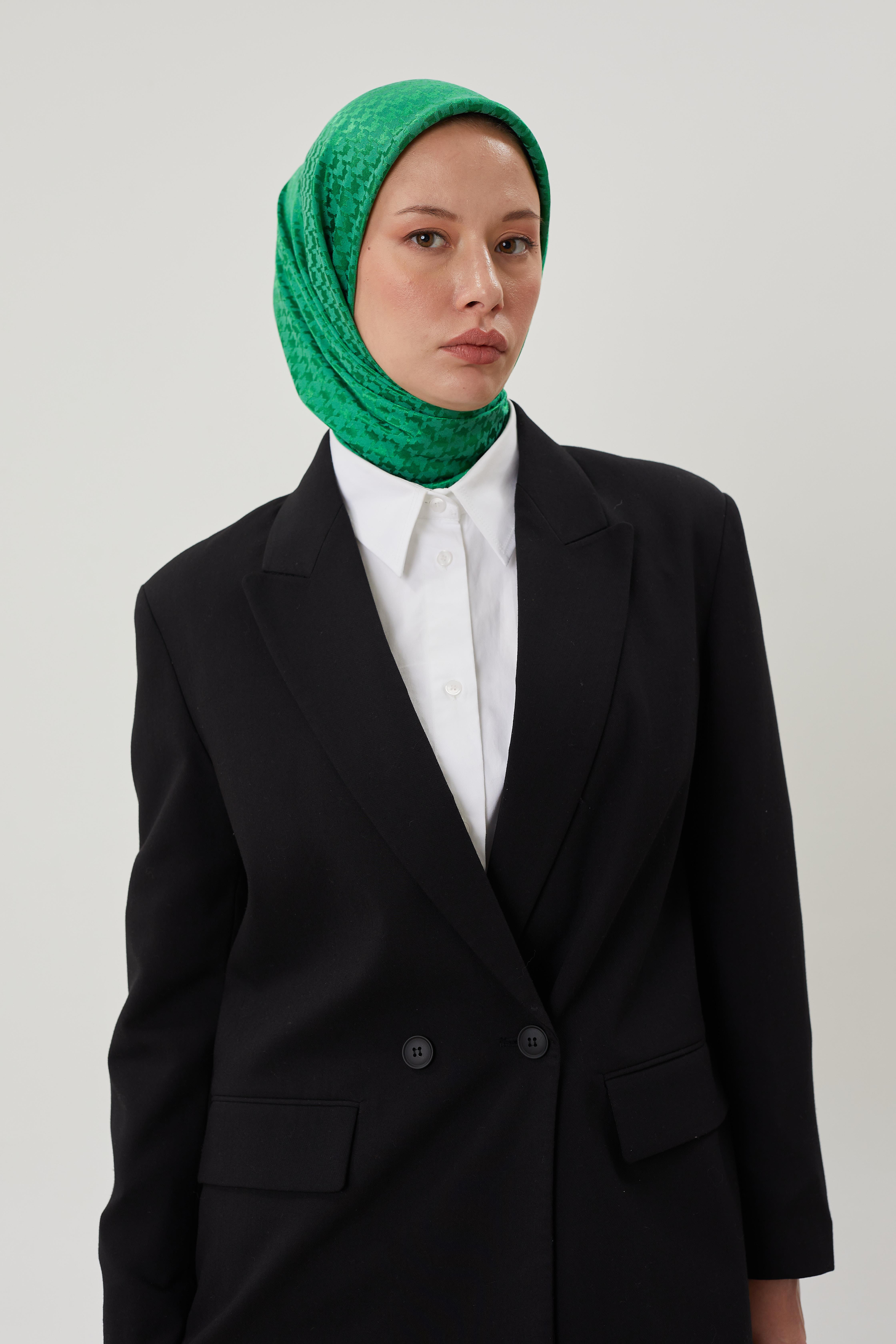 Benetton Kazayağı Desen Parlak Jakar Eşarp